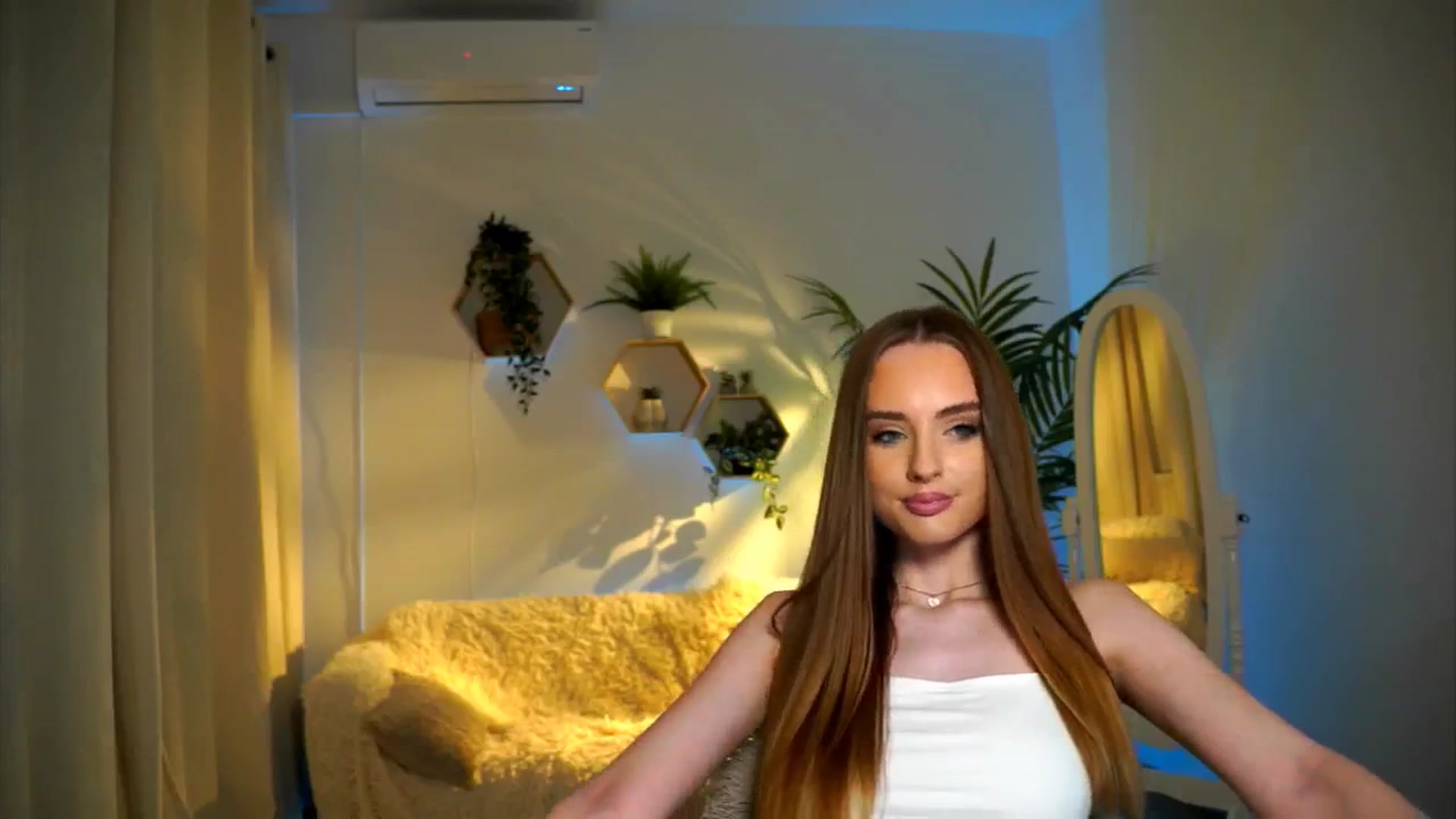 Gallery image thumbnail from petitegonwild's myfreecams stream on, 11/16/2024, 19:32 image 3 of 20