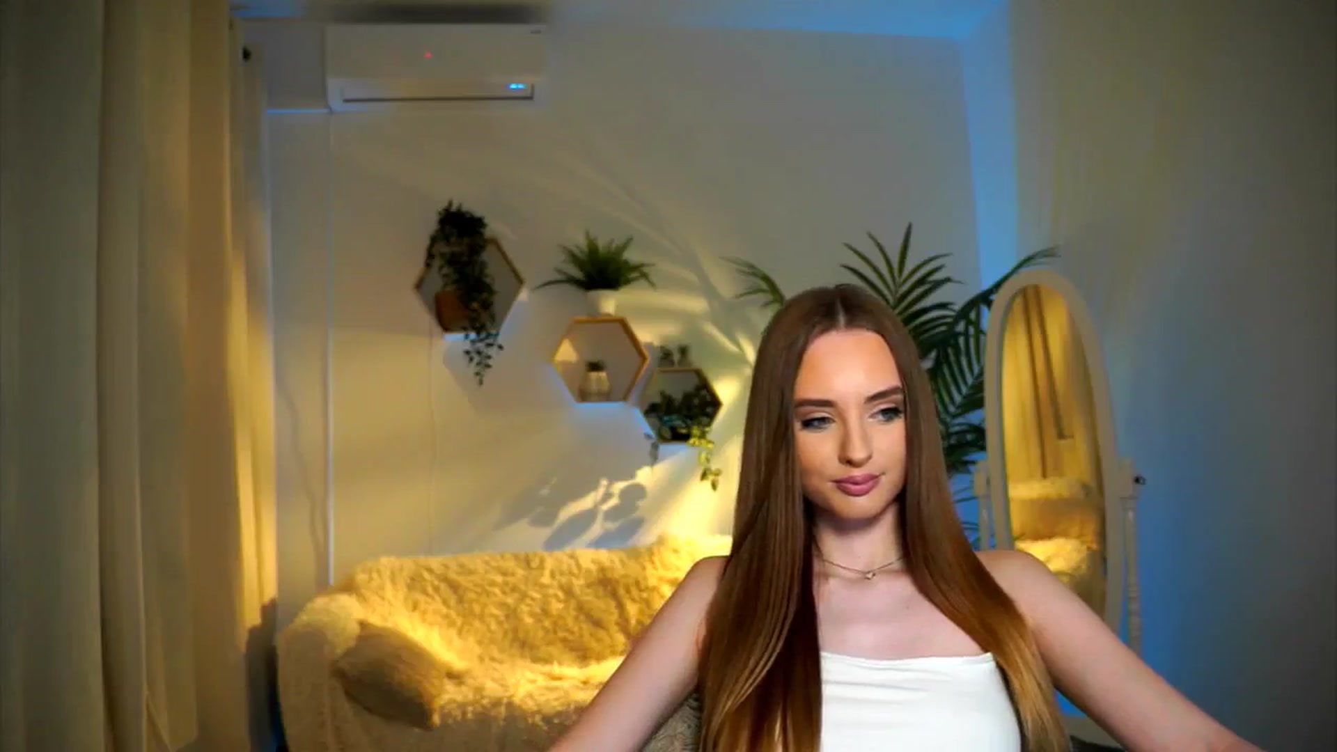 Gallery image thumbnail from petitegonwild's myfreecams stream on, 11/16/2024, 19:32 image 11 of 20