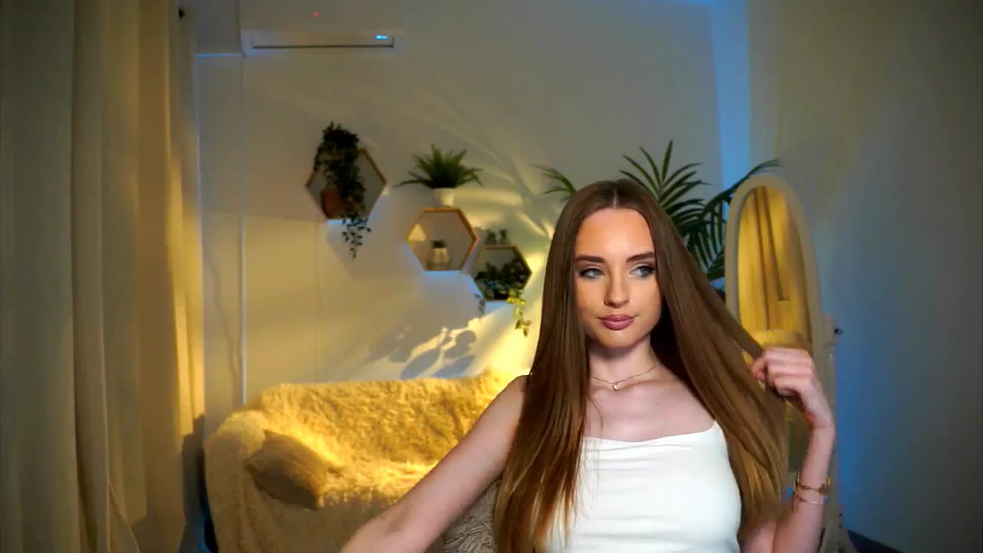 Gallery image thumbnail from petitegonwild's myfreecams stream on, 11/16/2024, 19:32 image 20 of 20
