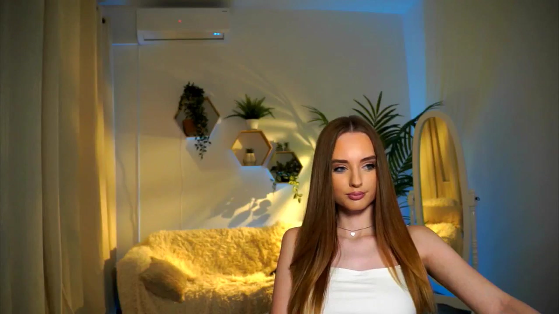 Gallery image thumbnail from petitegonwild's myfreecams stream on, 11/16/2024, 19:32 image 4 of 20