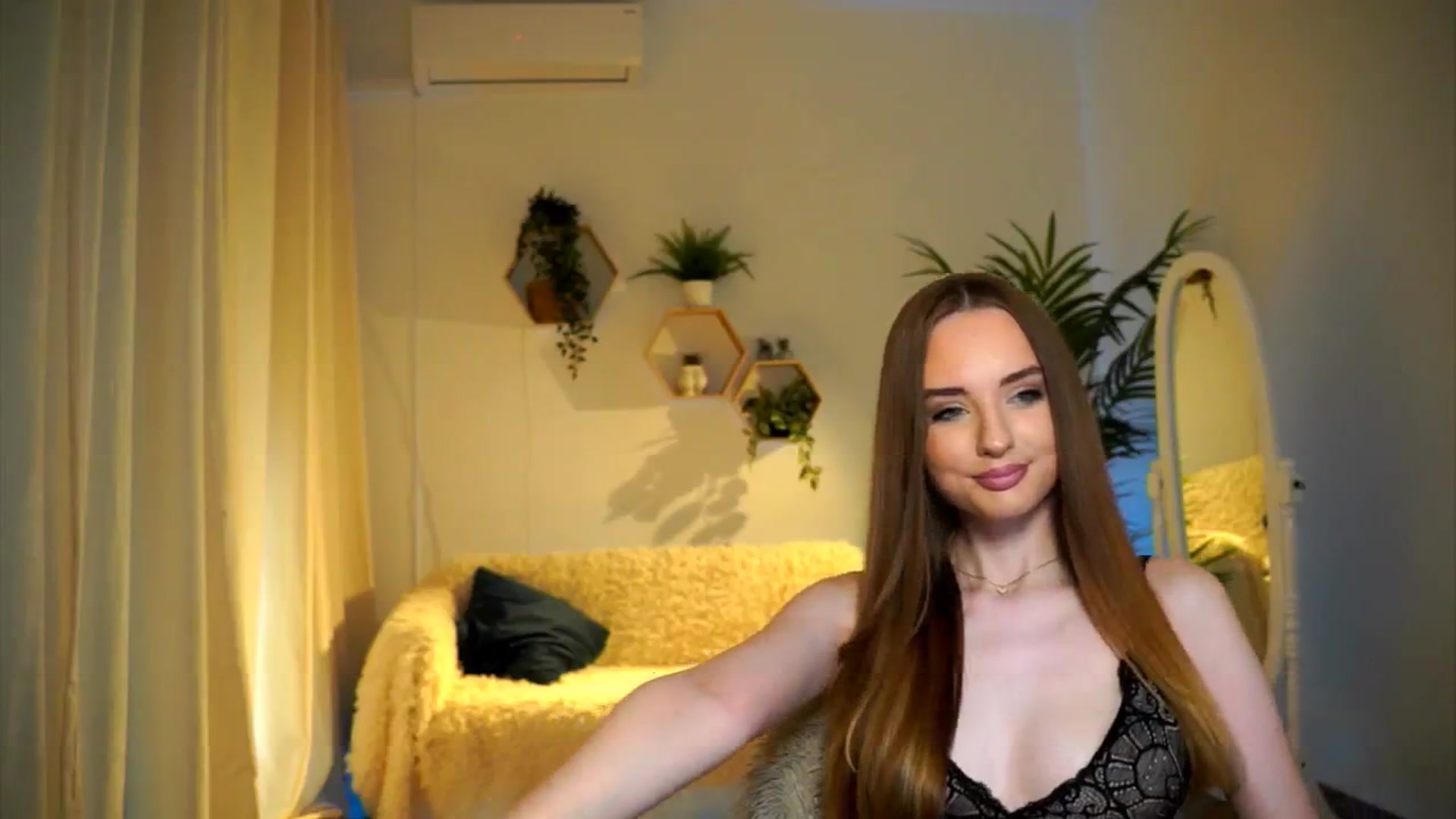 Gallery image thumbnail from petitegonwild's myfreecams stream on, 11/17/2024, 12:37 image 6 of 20