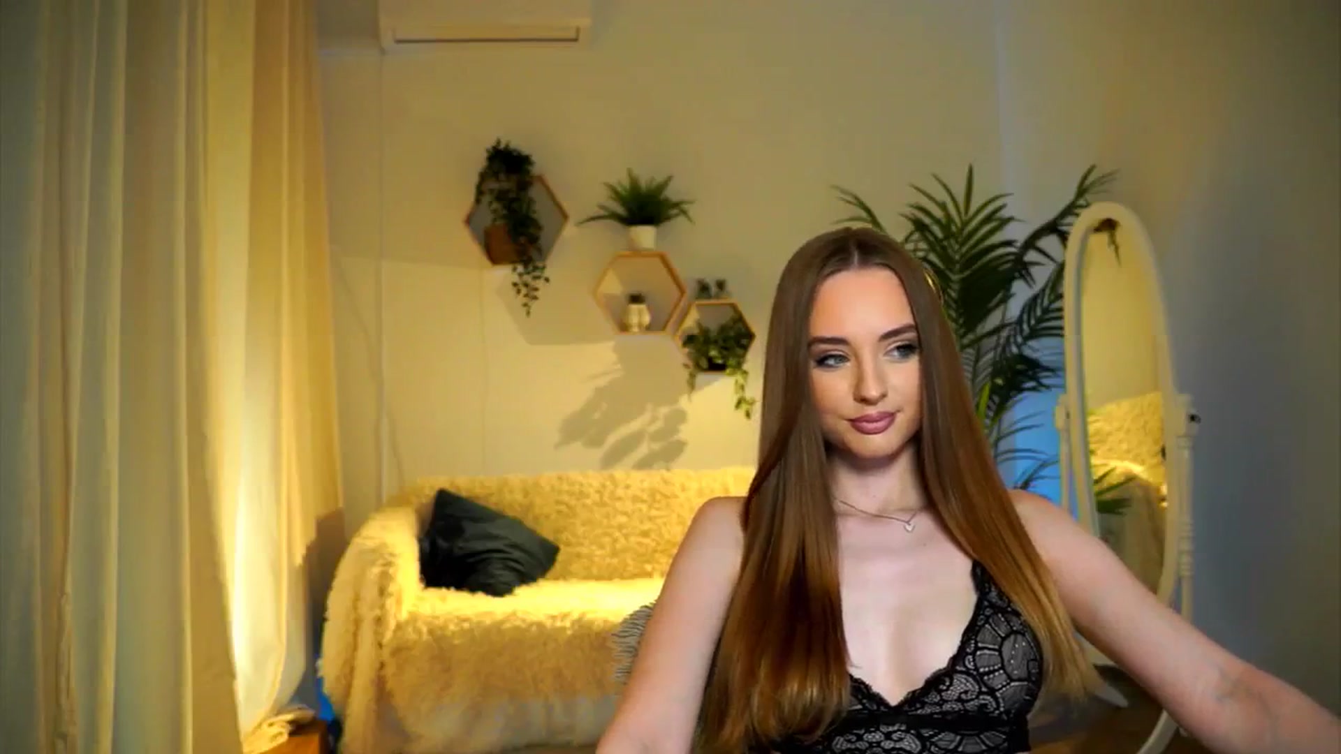 Gallery image thumbnail from petitegonwild's myfreecams stream on, 11/17/2024, 12:37 image 13 of 20