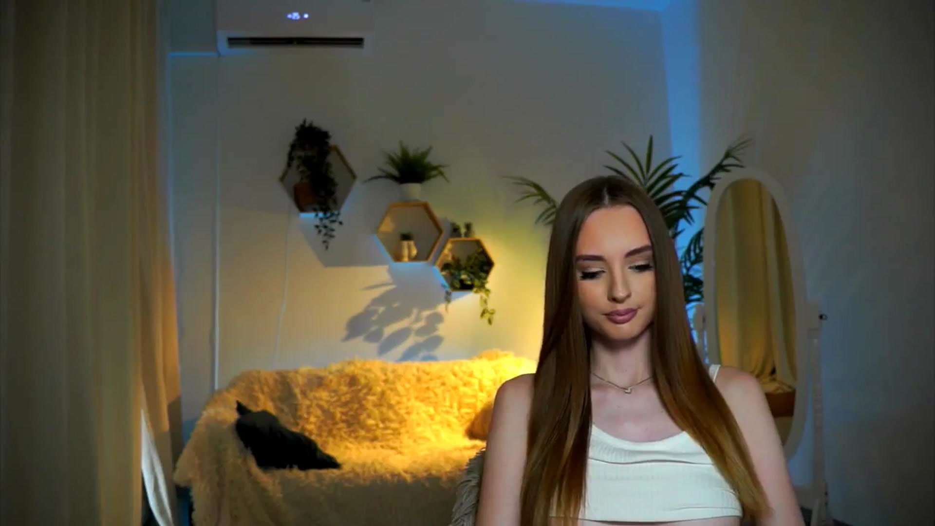 Gallery image thumbnail from petitegonwild's myfreecams stream on, 11/19/2024, 13:44 image 8 of 20