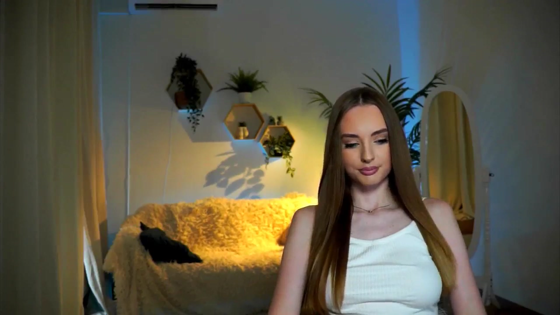 Gallery image thumbnail from petitegonwild's myfreecams stream on, 11/19/2024, 13:44 image 10 of 20