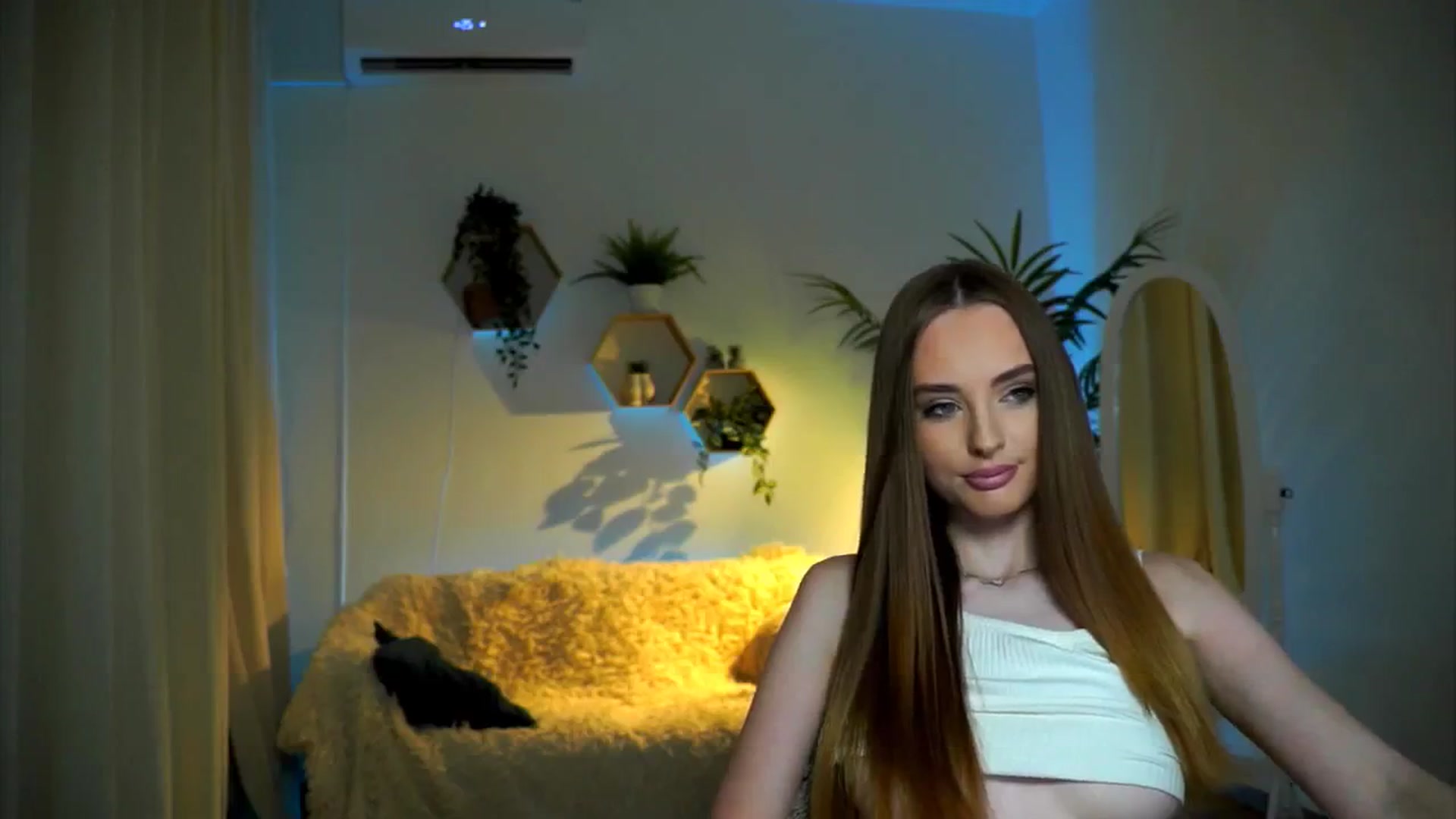 Gallery image thumbnail from petitegonwild's myfreecams stream on, 11/19/2024, 15:35 image 13 of 20