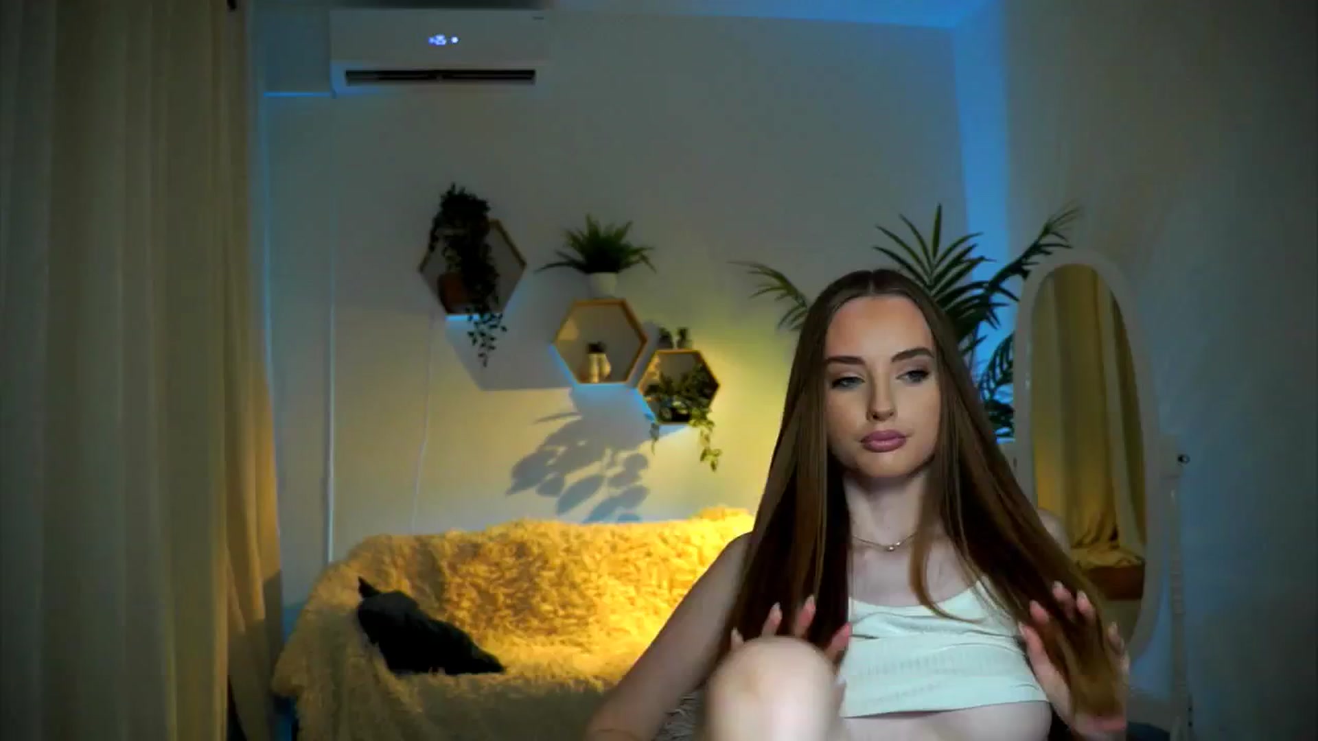 Gallery image thumbnail from petitegonwild's myfreecams stream on, 11/19/2024, 16:09 image 7 of 20