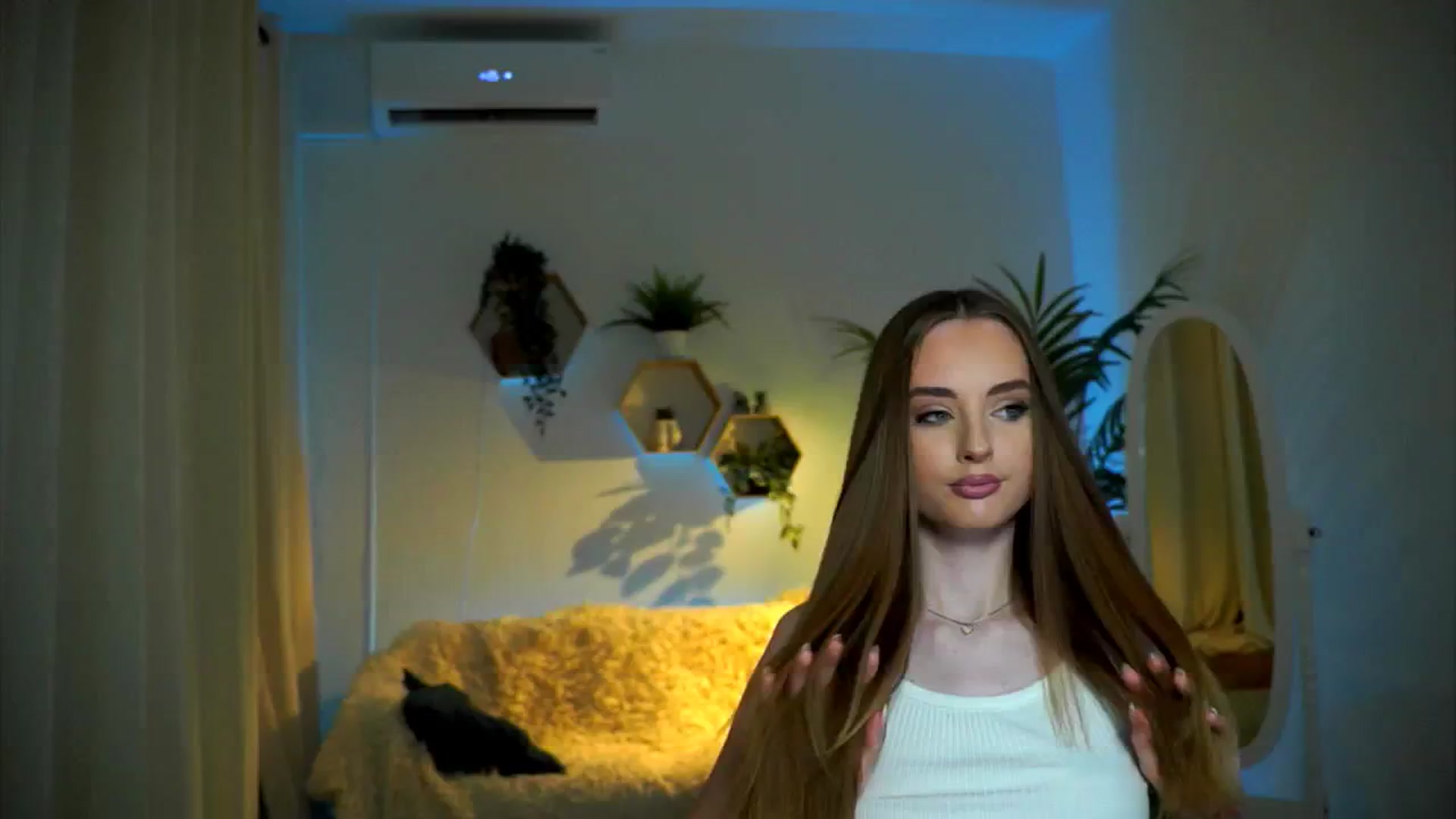 Gallery image thumbnail from petitegonwild's myfreecams stream on, 11/19/2024, 16:09 image 12 of 20