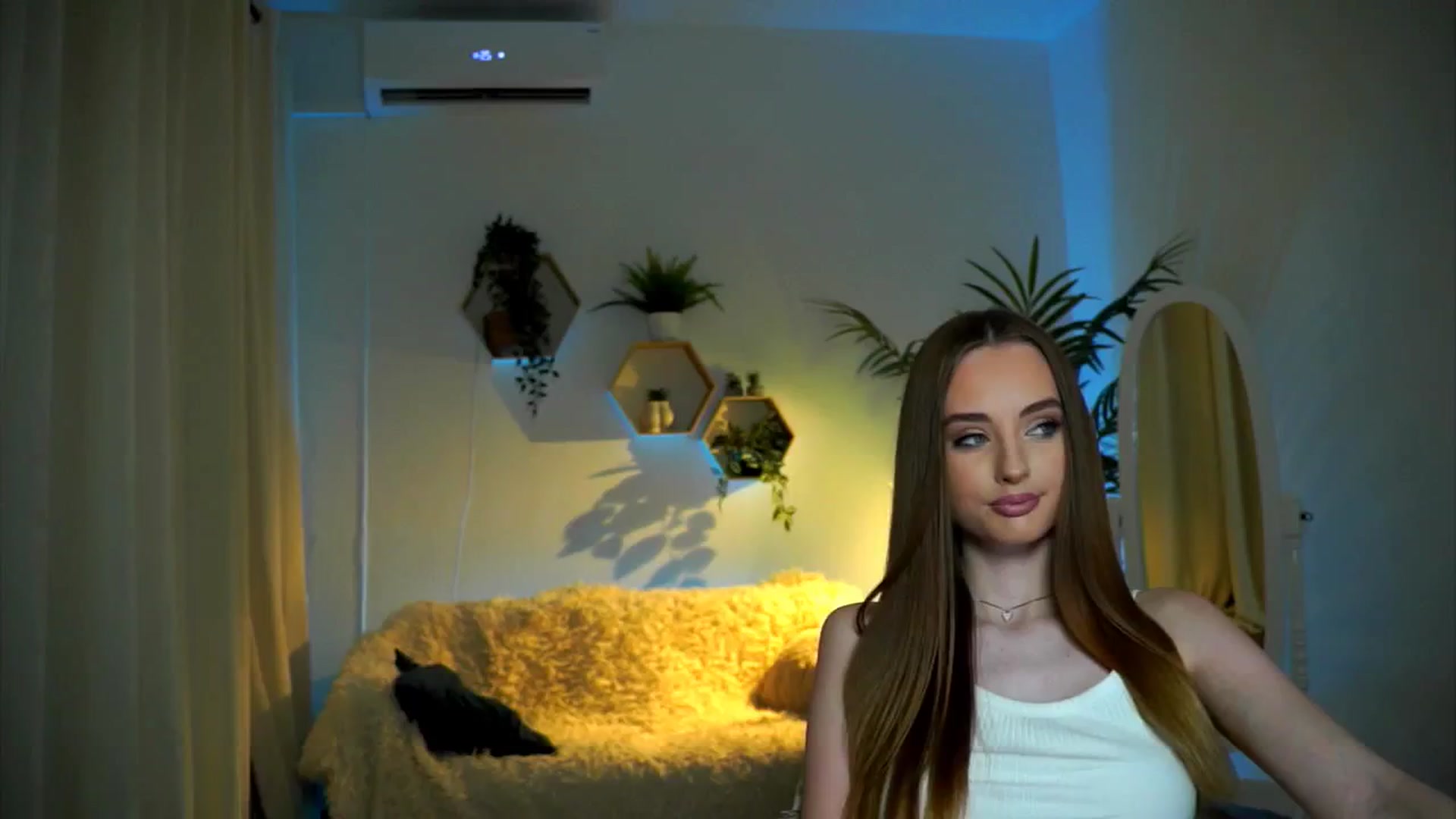 Gallery image thumbnail from petitegonwild's myfreecams stream on, 11/19/2024, 16:09 image 1 of 20