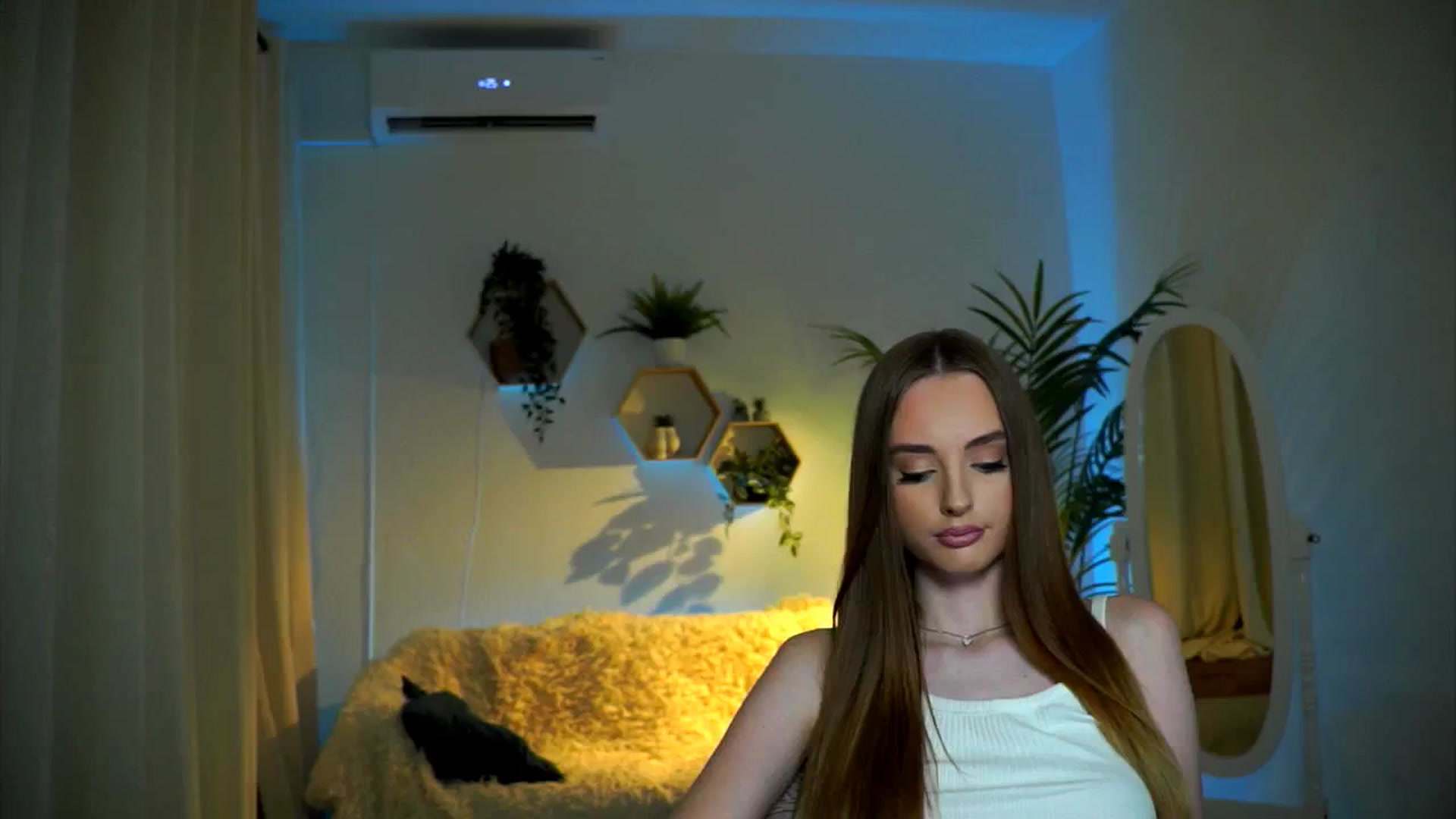 Gallery image thumbnail from petitegonwild's myfreecams stream on, 11/19/2024, 16:09 image 20 of 20