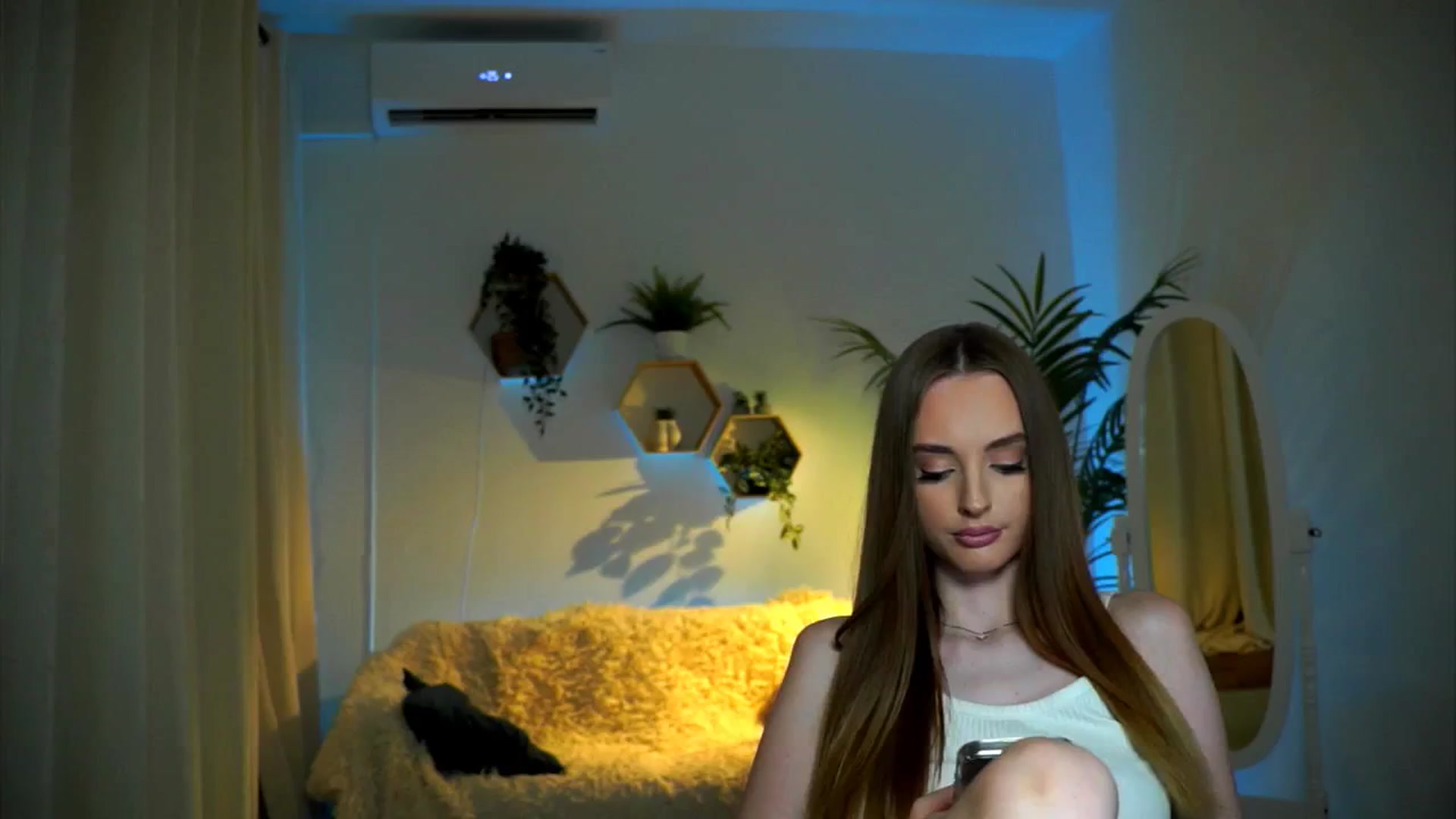 Gallery image thumbnail from petitegonwild's myfreecams stream on, 11/19/2024, 16:09 image 13 of 20