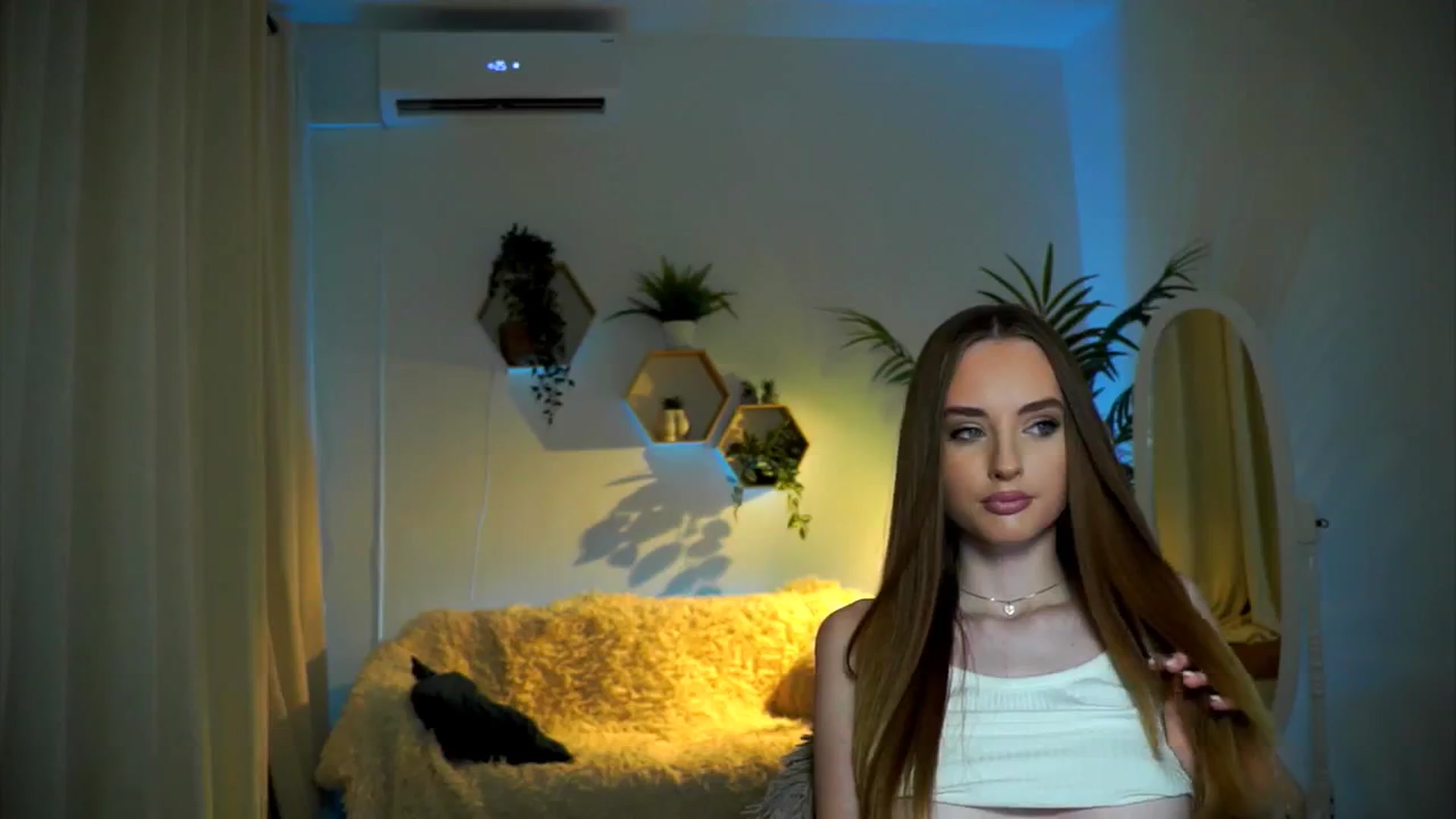 Gallery image thumbnail from petitegonwild's myfreecams stream on, 11/19/2024, 16:58 image 12 of 20