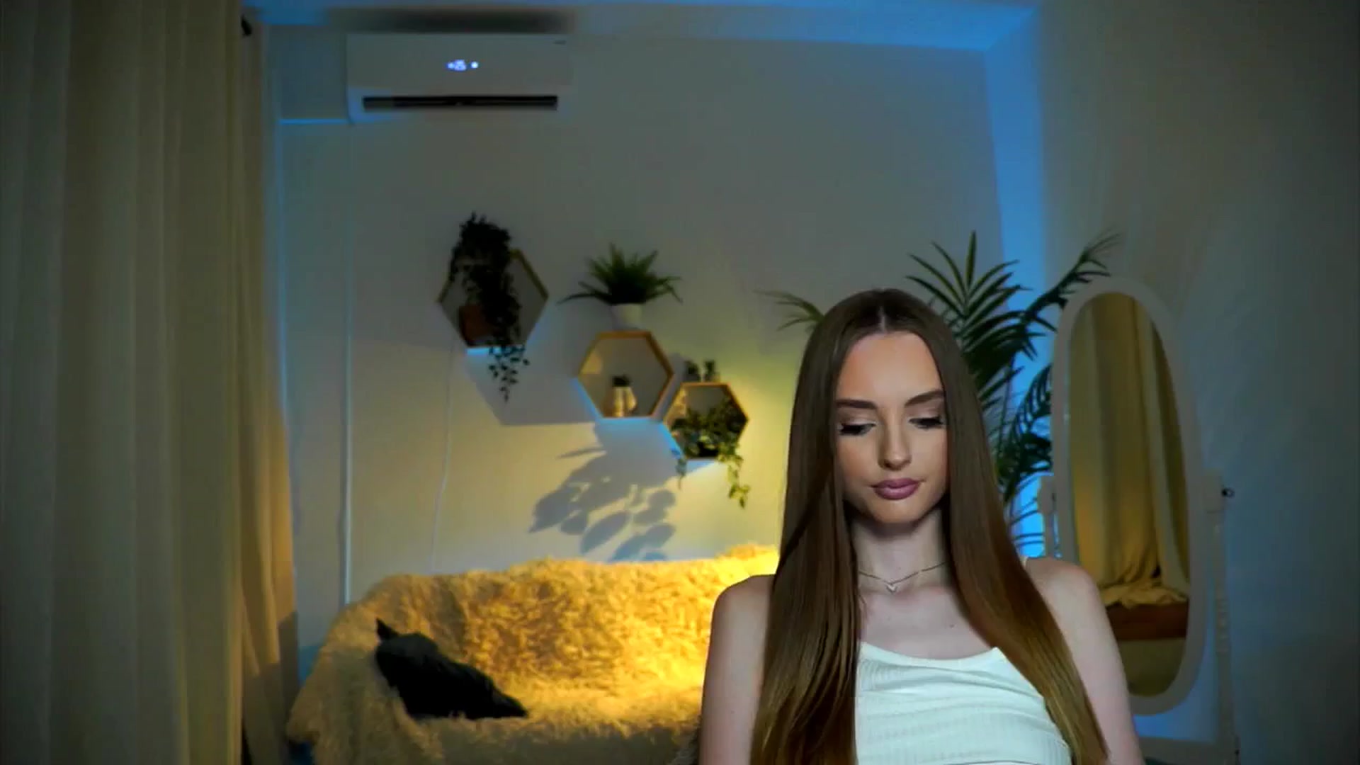 Gallery image thumbnail from petitegonwild's myfreecams stream on, 11/19/2024, 16:58 image 8 of 20