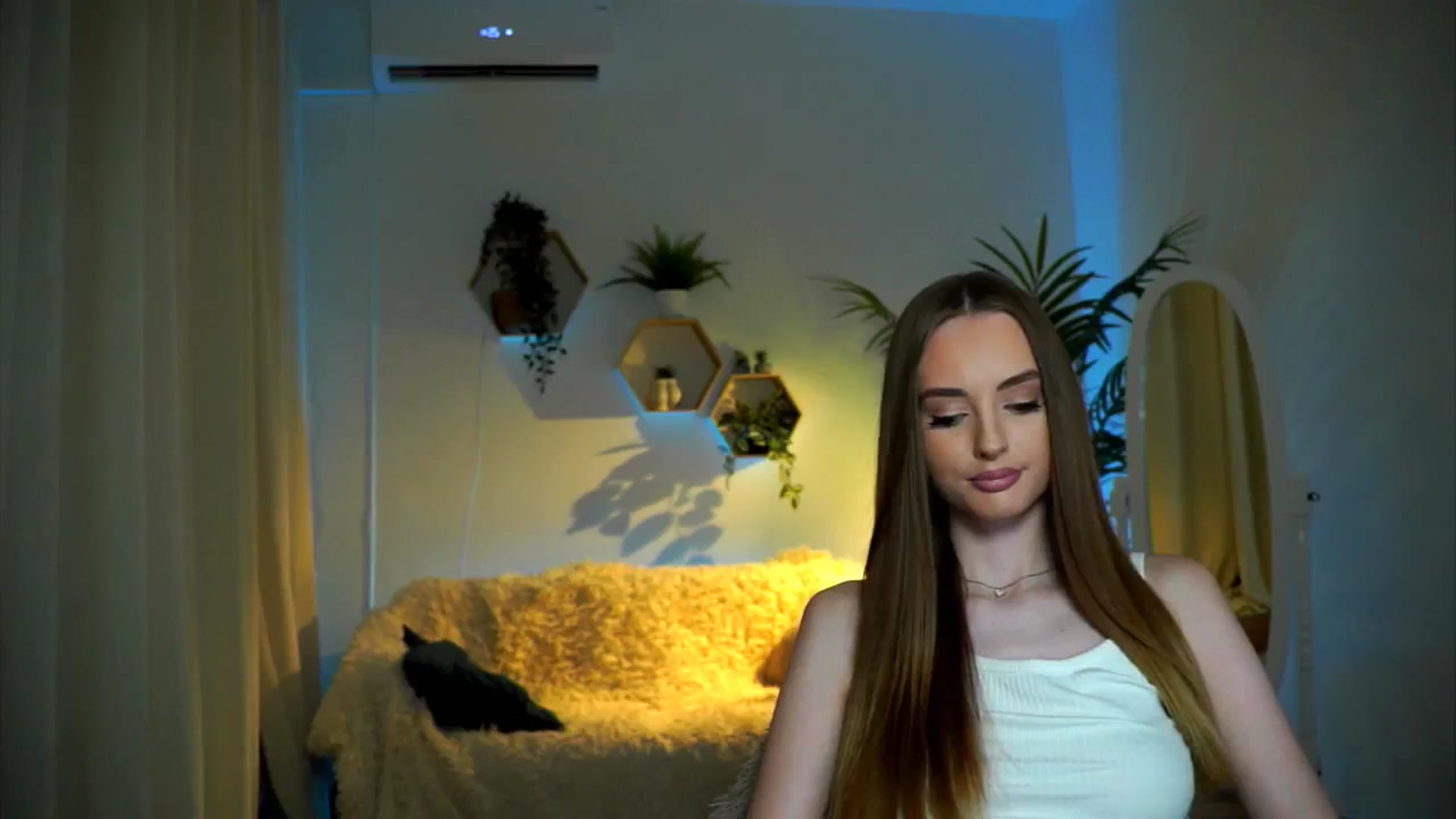 Gallery image thumbnail from petitegonwild's myfreecams stream on, 11/19/2024, 16:58 image 2 of 20
