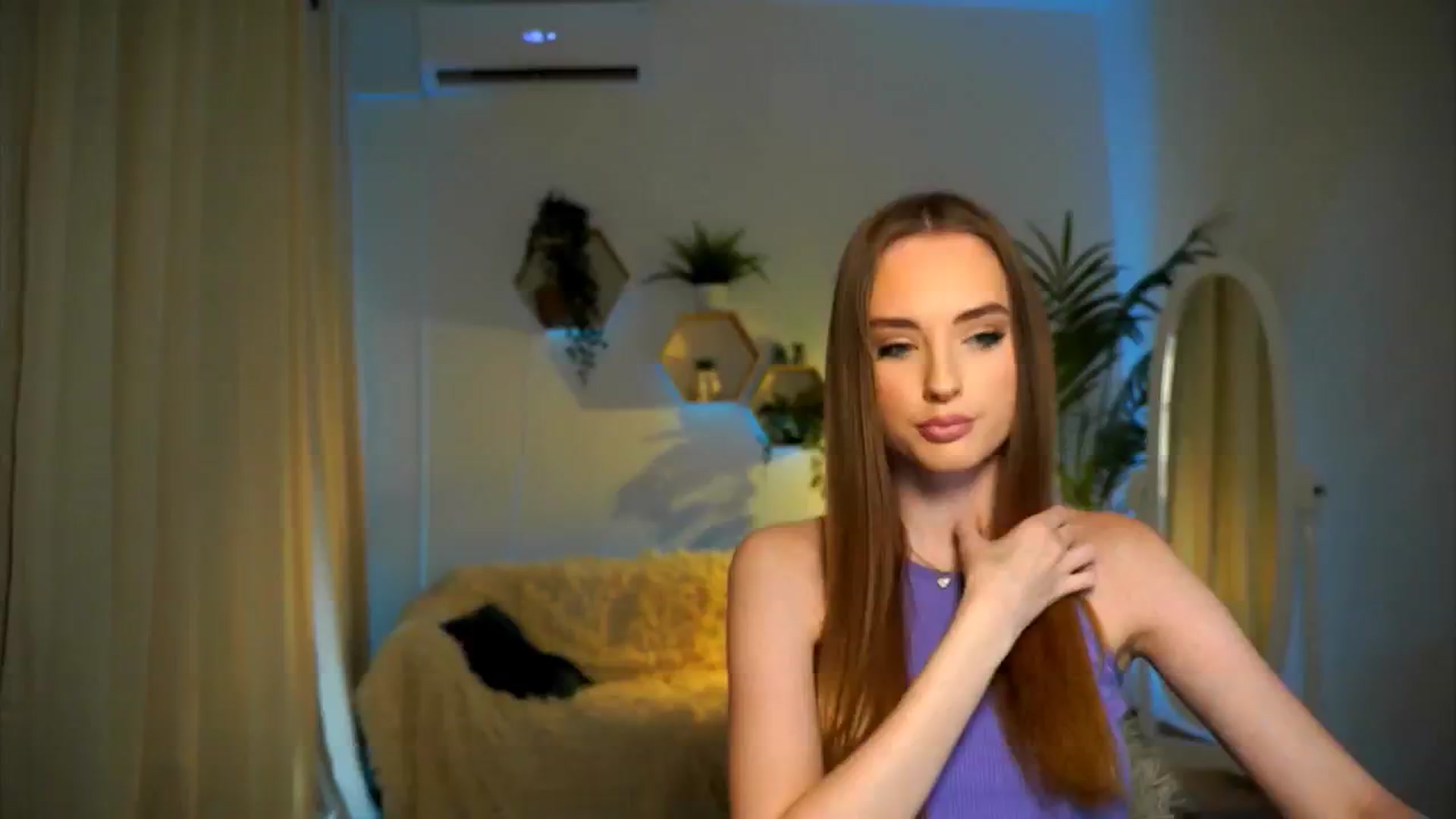 Gallery image thumbnail from petitegonwild's myfreecams stream on, 11/20/2024, 13:11 image 16 of 20