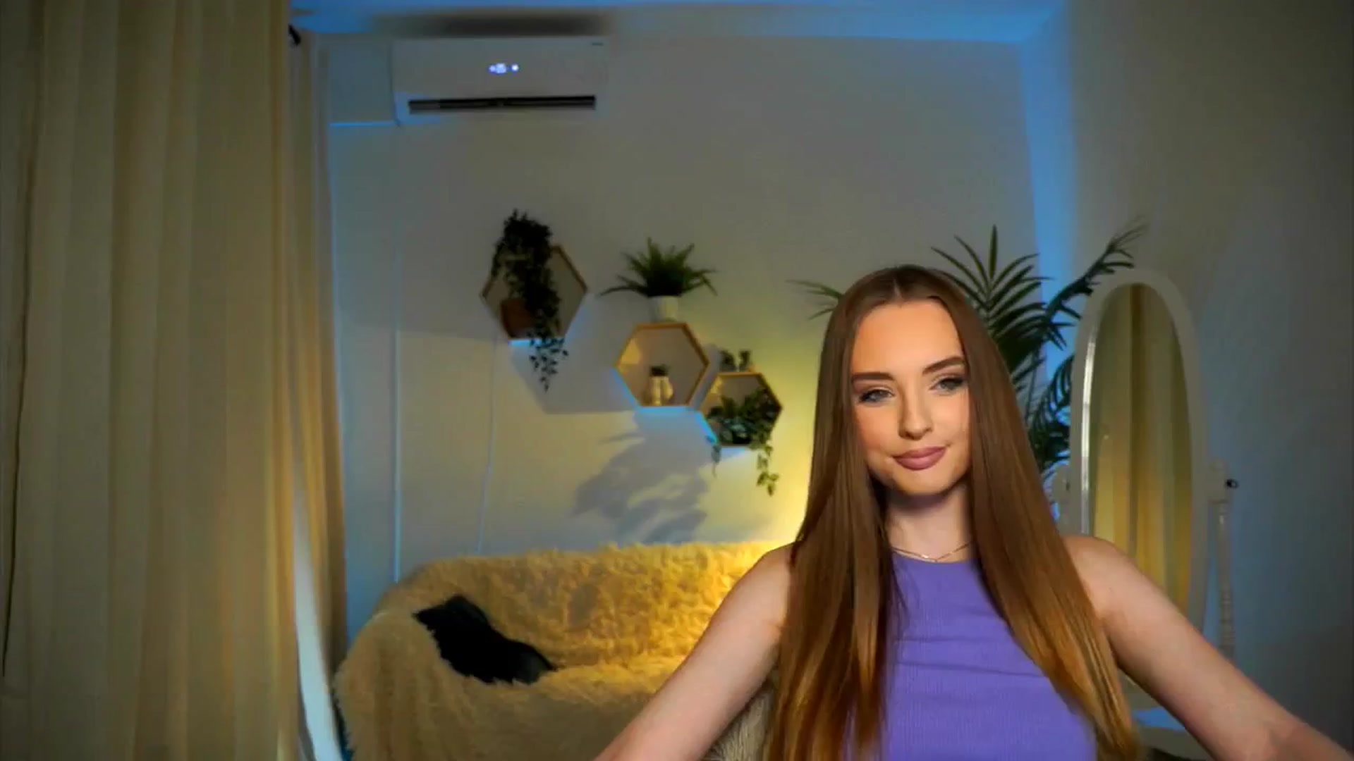 Gallery image thumbnail from petitegonwild's myfreecams stream on, 11/20/2024, 13:11 image 12 of 20