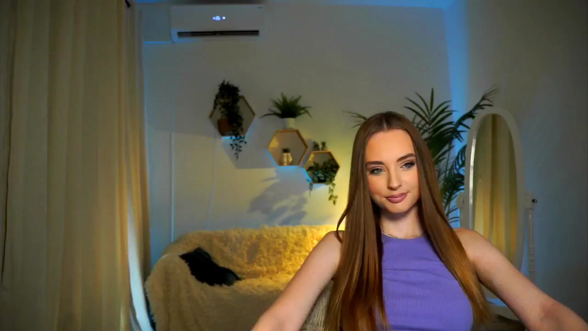 Gallery image thumbnail from petitegonwild's myfreecams stream on, 11/20/2024, 13:11 image 10 of 20