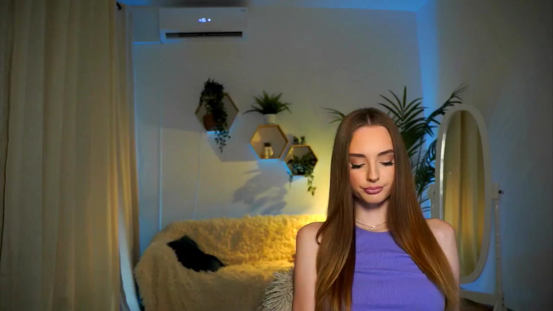 Gallery image thumbnail from petitegonwild's myfreecams stream on, 11/20/2024, 13:58 image 3 of 20