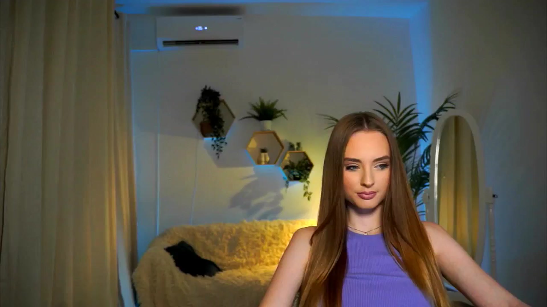 Gallery image thumbnail from petitegonwild's myfreecams stream on, 11/20/2024, 13:58 image 10 of 20