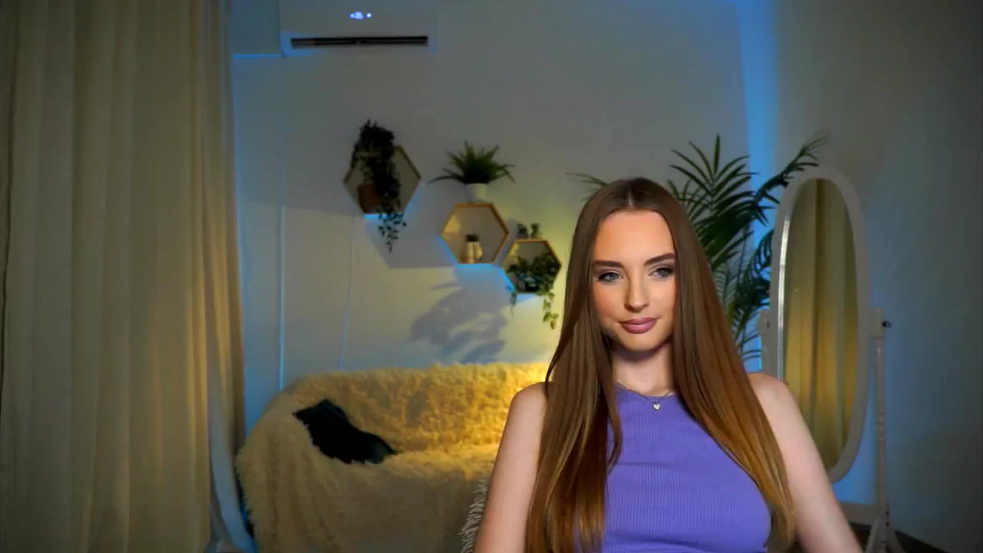 Gallery image thumbnail from petitegonwild's myfreecams stream on, 11/20/2024, 14:54 image 2 of 20