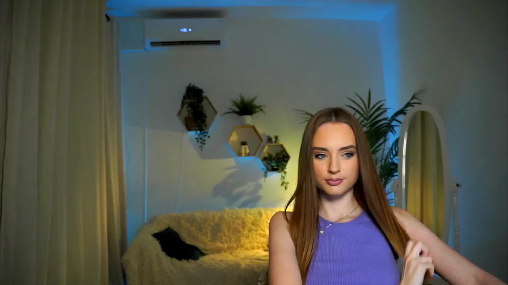 Gallery image thumbnail from petitegonwild's myfreecams stream on, 11/20/2024, 15:27 image 2 of 20