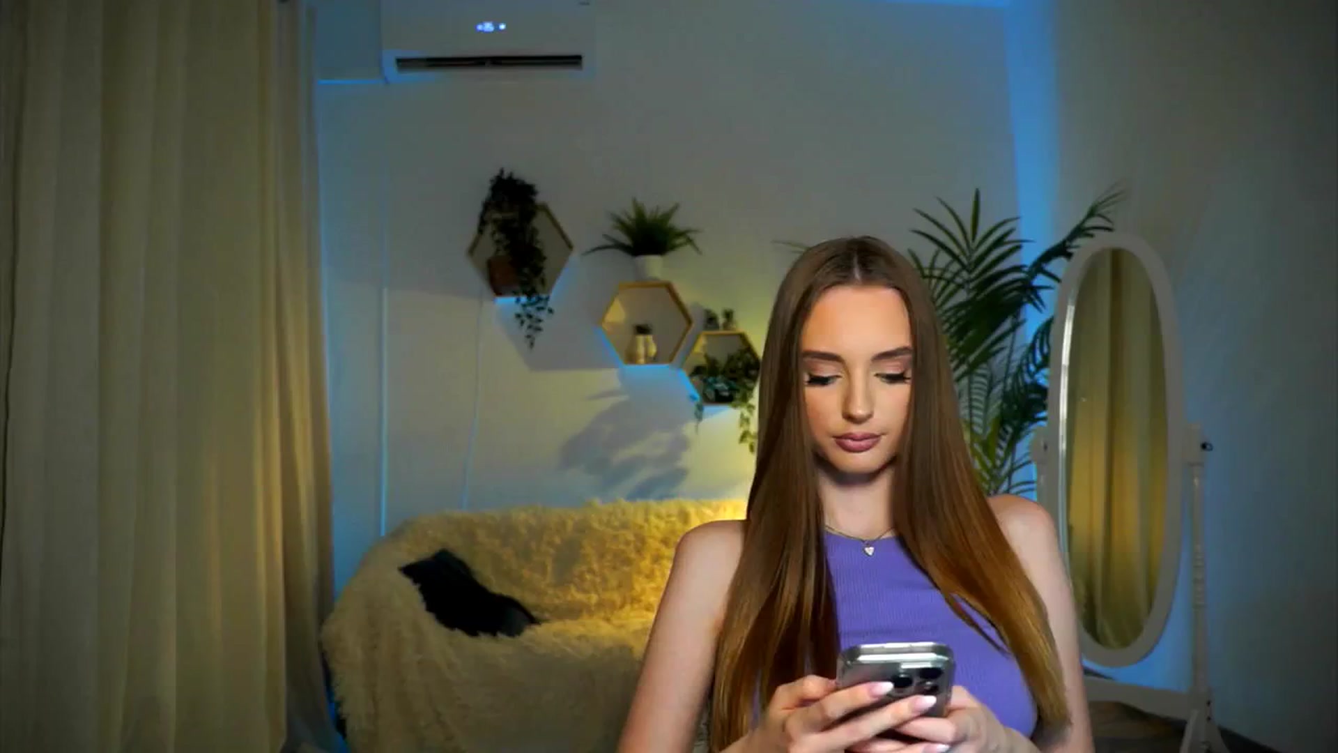 Gallery image thumbnail from petitegonwild's myfreecams stream on, 11/20/2024, 15:27 image 20 of 20