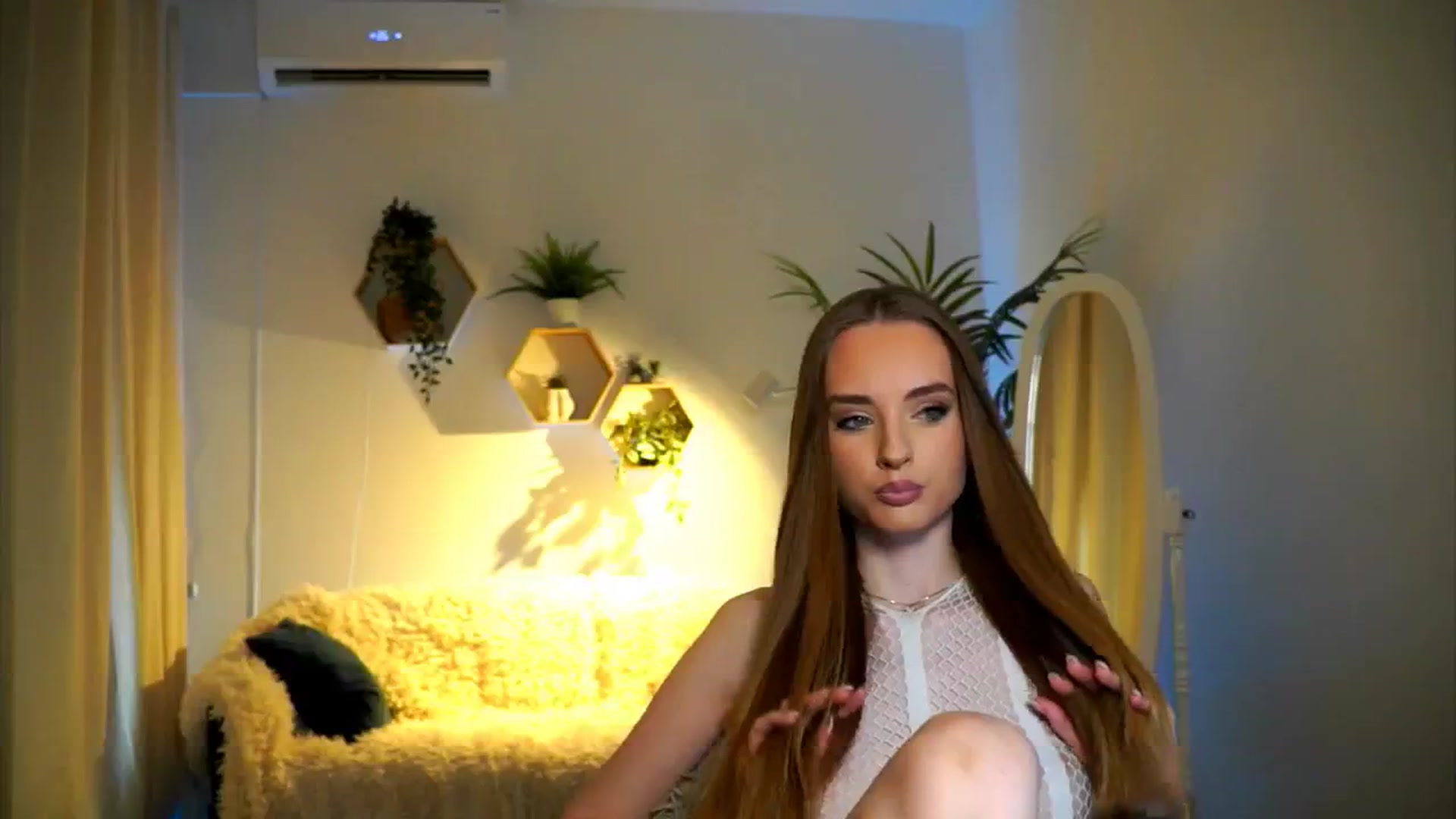 Gallery image thumbnail from petitegonwild's myfreecams stream on, 11/21/2024, 14:46 image 9 of 20
