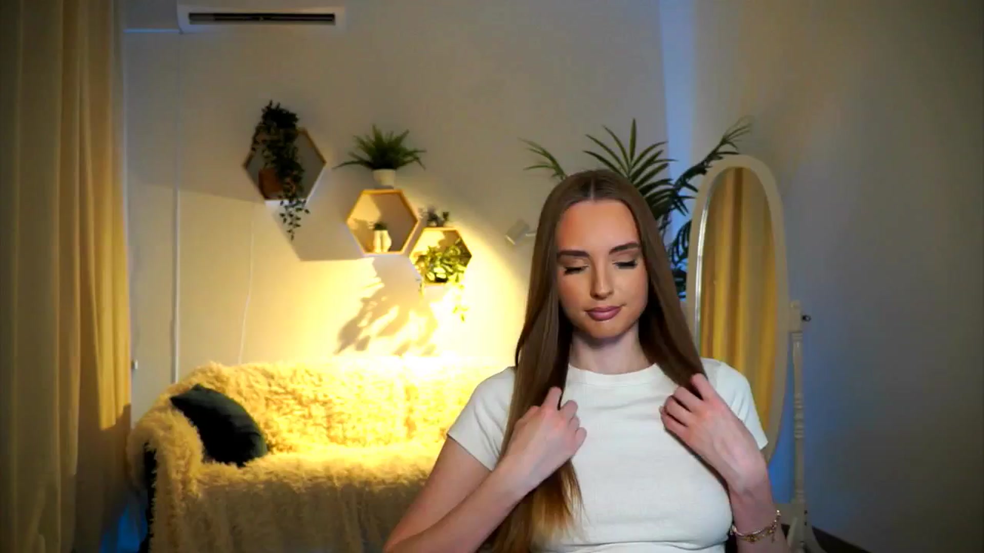 Gallery image thumbnail from petitegonwild's myfreecams stream on, 11/21/2024, 15:48 image 1 of 20