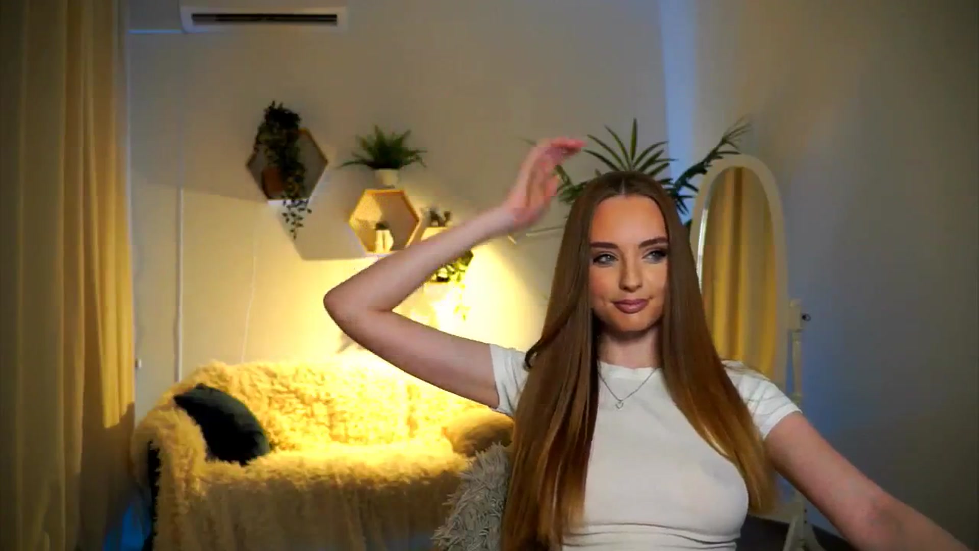 Gallery image thumbnail from petitegonwild's myfreecams stream on, 11/21/2024, 15:48 image 12 of 20
