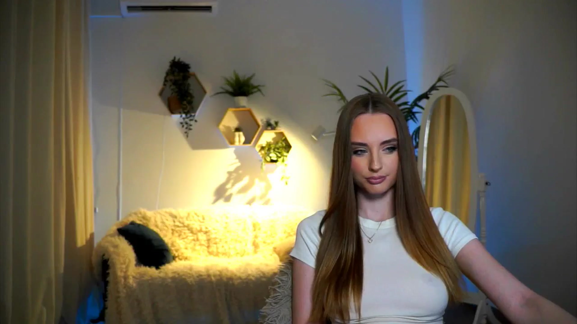 Gallery image thumbnail from petitegonwild's myfreecams stream on, 11/21/2024, 15:48 image 20 of 20