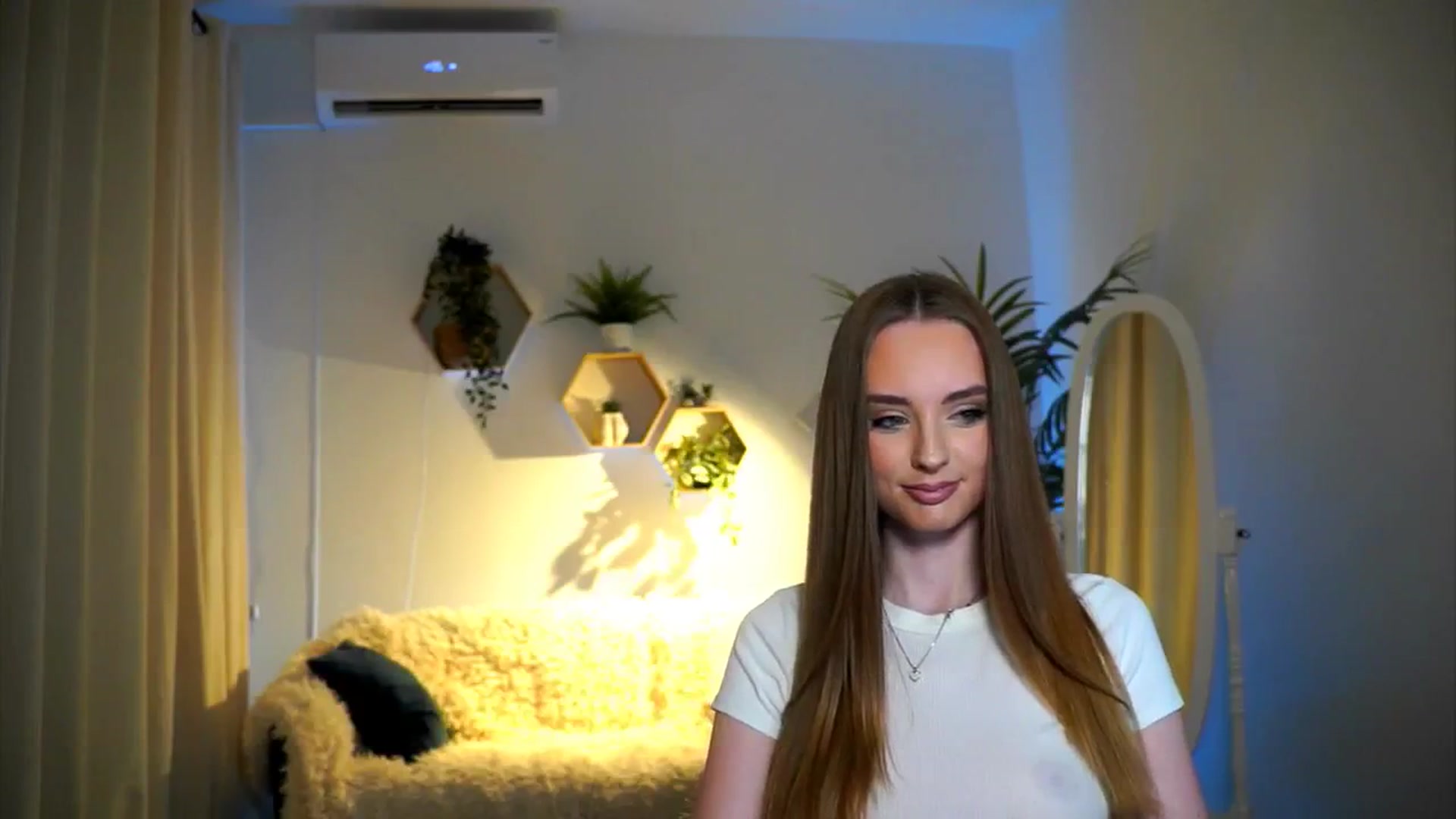 Gallery image thumbnail from petitegonwild's myfreecams stream on, 11/21/2024, 15:48 image 19 of 20