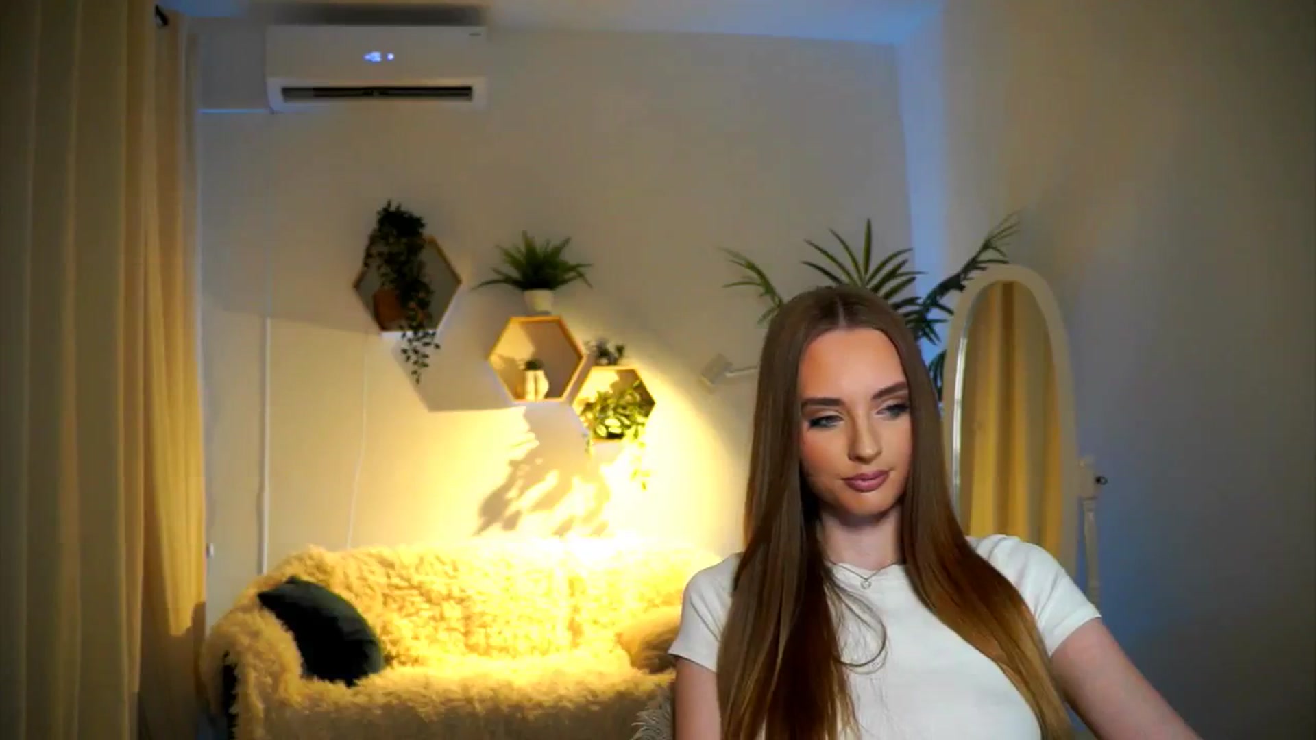 Gallery image thumbnail from petitegonwild's myfreecams stream on, 11/21/2024, 17:15 image 13 of 20