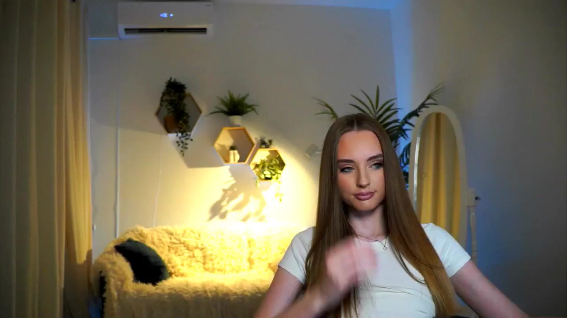 Gallery image thumbnail from petitegonwild's myfreecams stream on, 11/21/2024, 17:15 image 1 of 20
