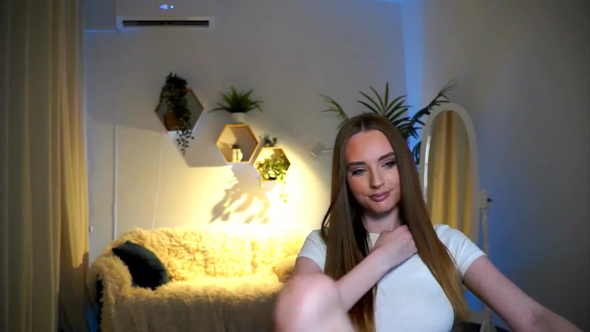 Gallery image thumbnail from petitegonwild's myfreecams stream on, 11/21/2024, 17:15 image 16 of 20