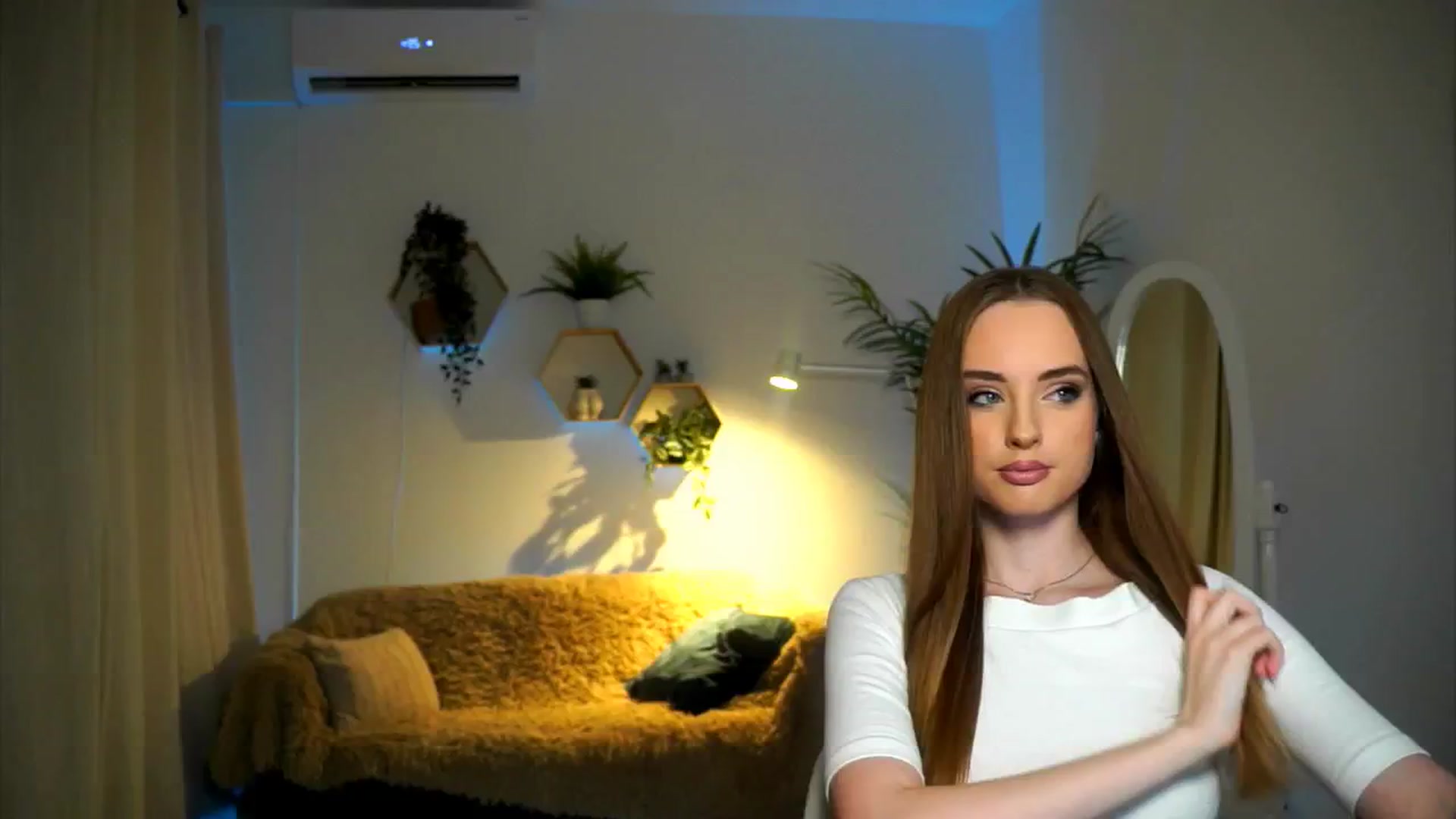 Gallery image thumbnail from petitegonwild's myfreecams stream on, 11/22/2024, 14:40 image 7 of 20