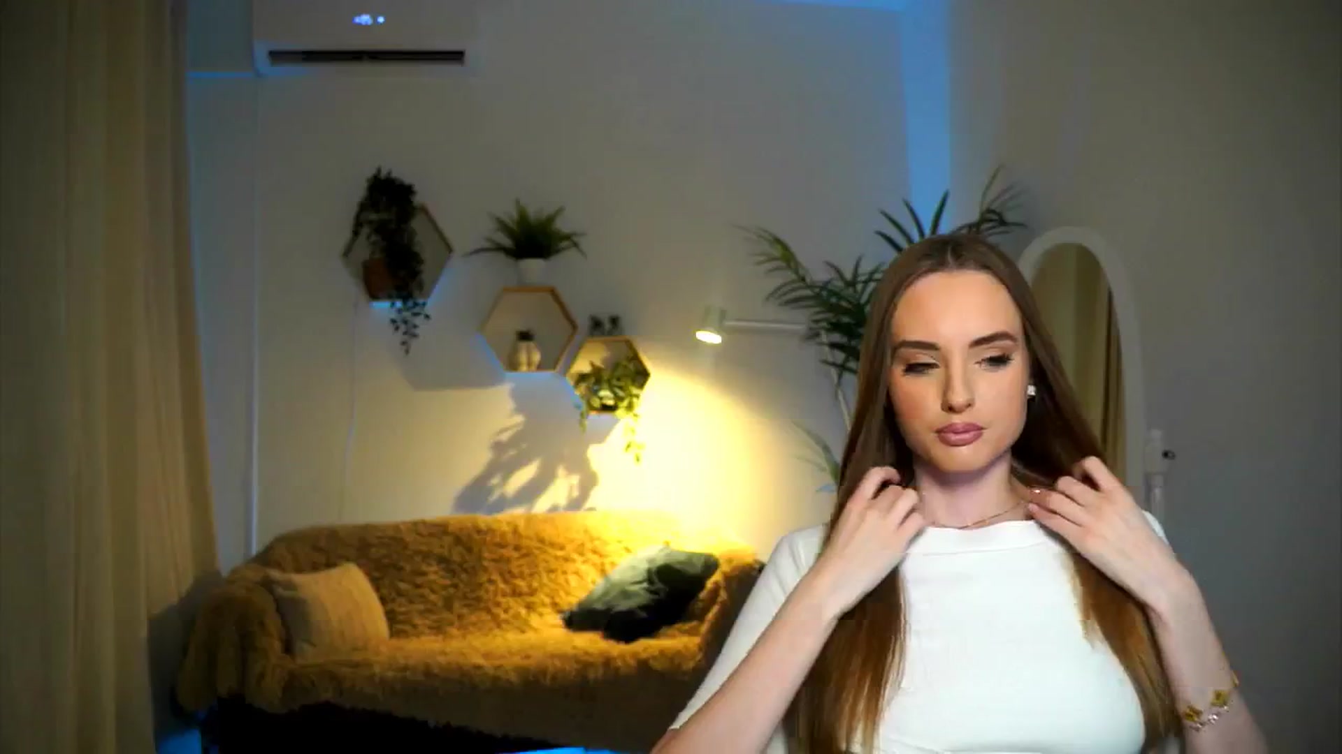 Gallery image thumbnail from petitegonwild's myfreecams stream on, 11/22/2024, 14:40 image 19 of 20
