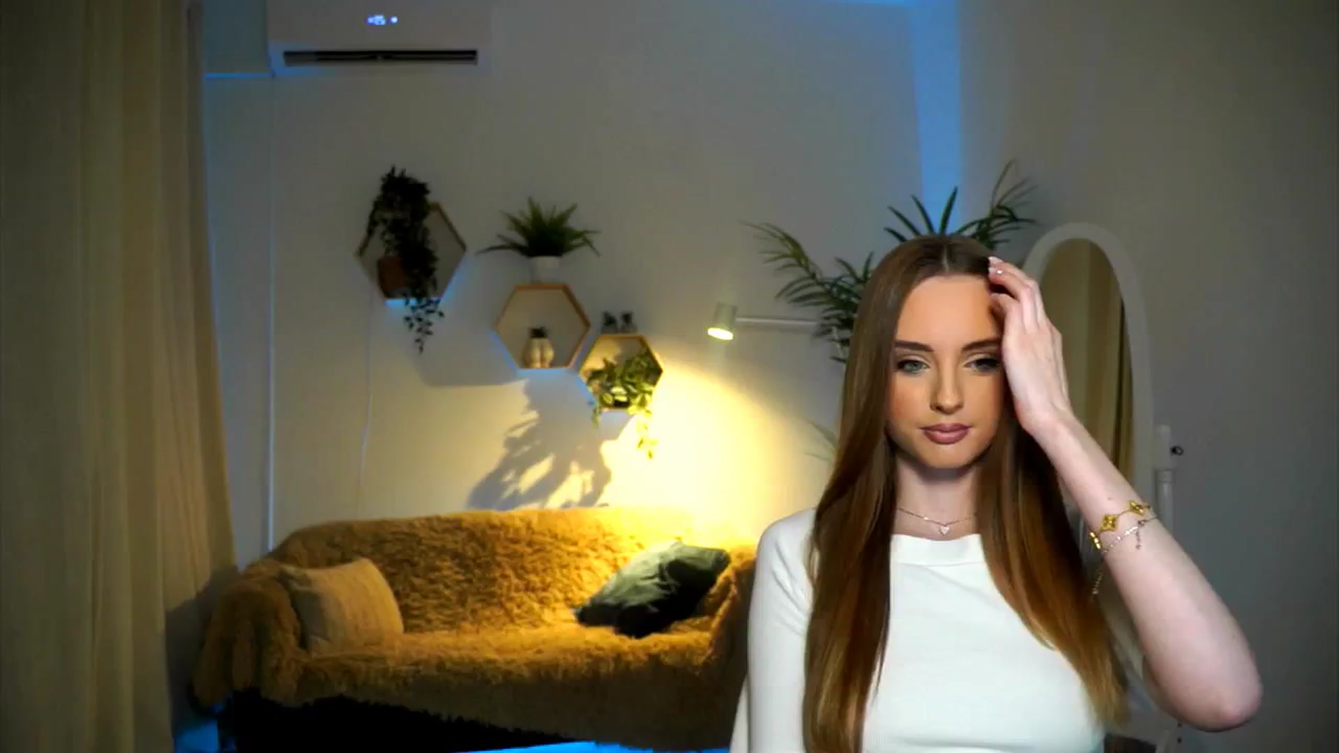 Gallery image thumbnail from petitegonwild's myfreecams stream on, 11/22/2024, 14:40 image 1 of 20