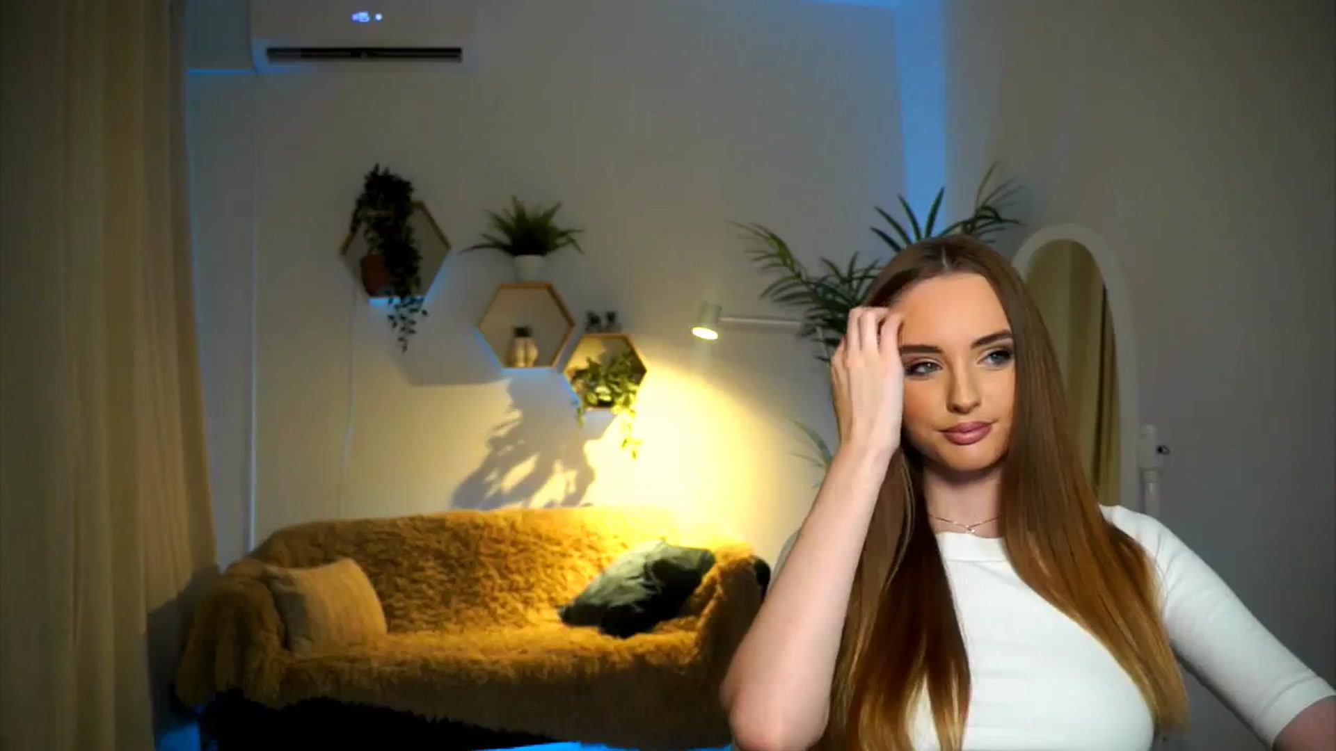 Gallery image thumbnail from petitegonwild's myfreecams stream on, 11/22/2024, 14:40 image 17 of 20