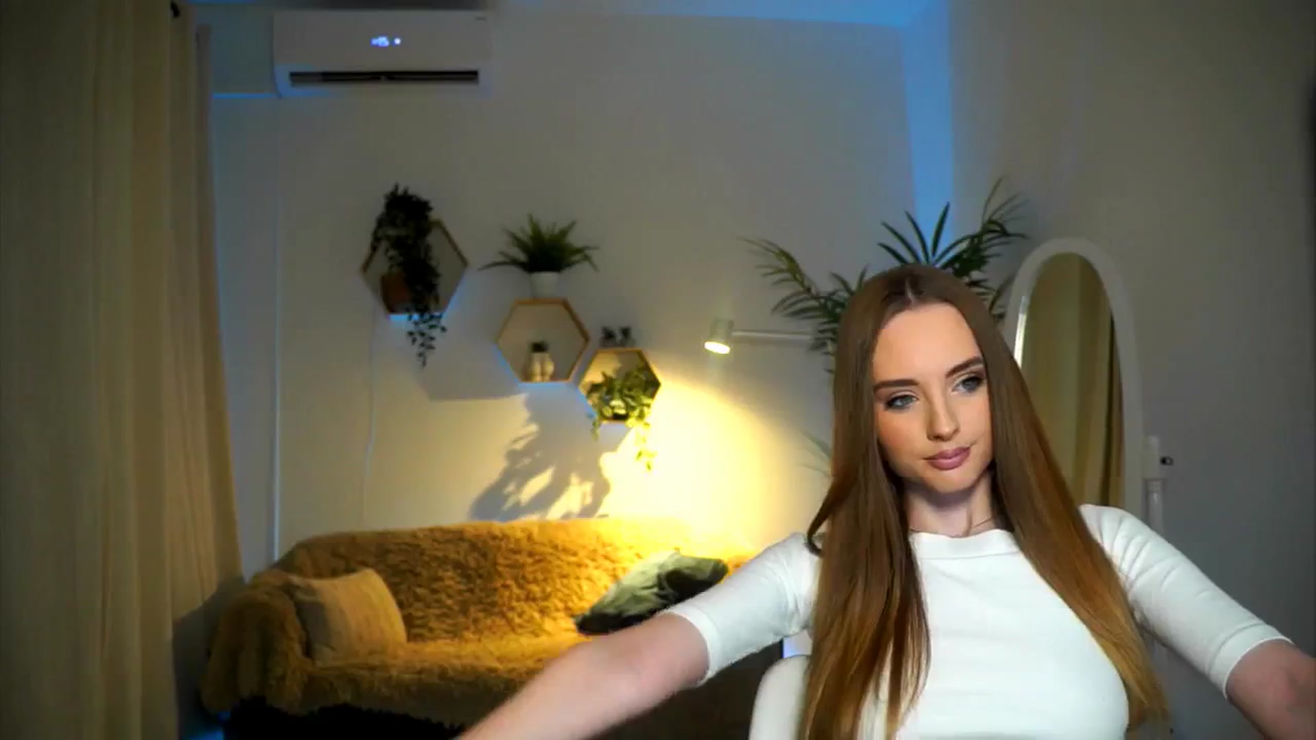 Gallery image thumbnail from petitegonwild's myfreecams stream on, 11/22/2024, 14:40 image 12 of 20