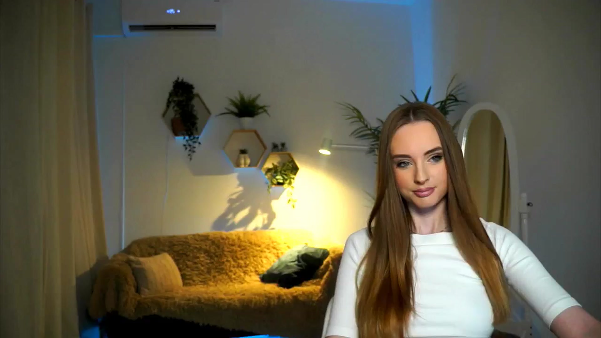 Gallery image thumbnail from petitegonwild's myfreecams stream on, 11/22/2024, 14:40 image 3 of 20