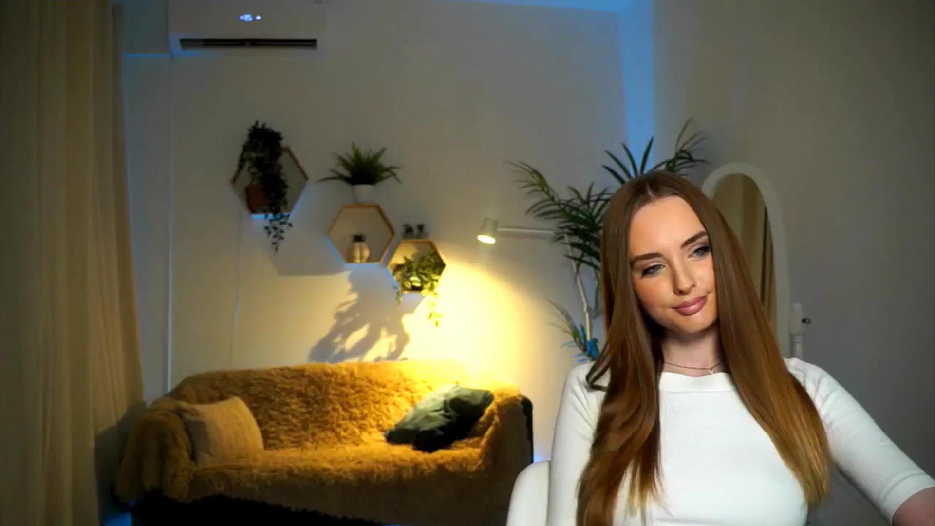 Gallery image thumbnail from petitegonwild's myfreecams stream on, 11/22/2024, 16:34 image 16 of 20