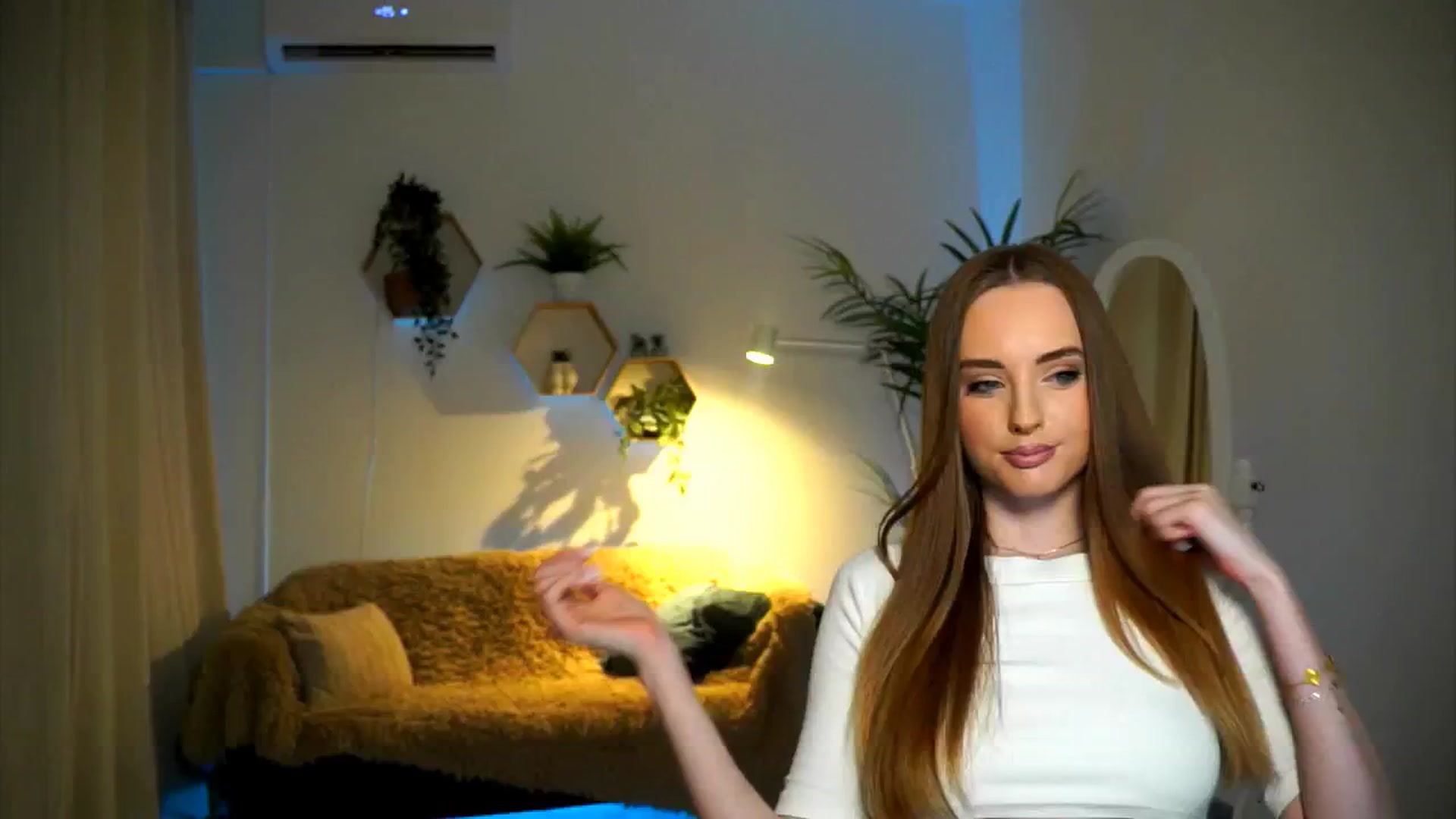 Gallery image thumbnail from petitegonwild's myfreecams stream on, 11/22/2024, 16:34 image 9 of 20
