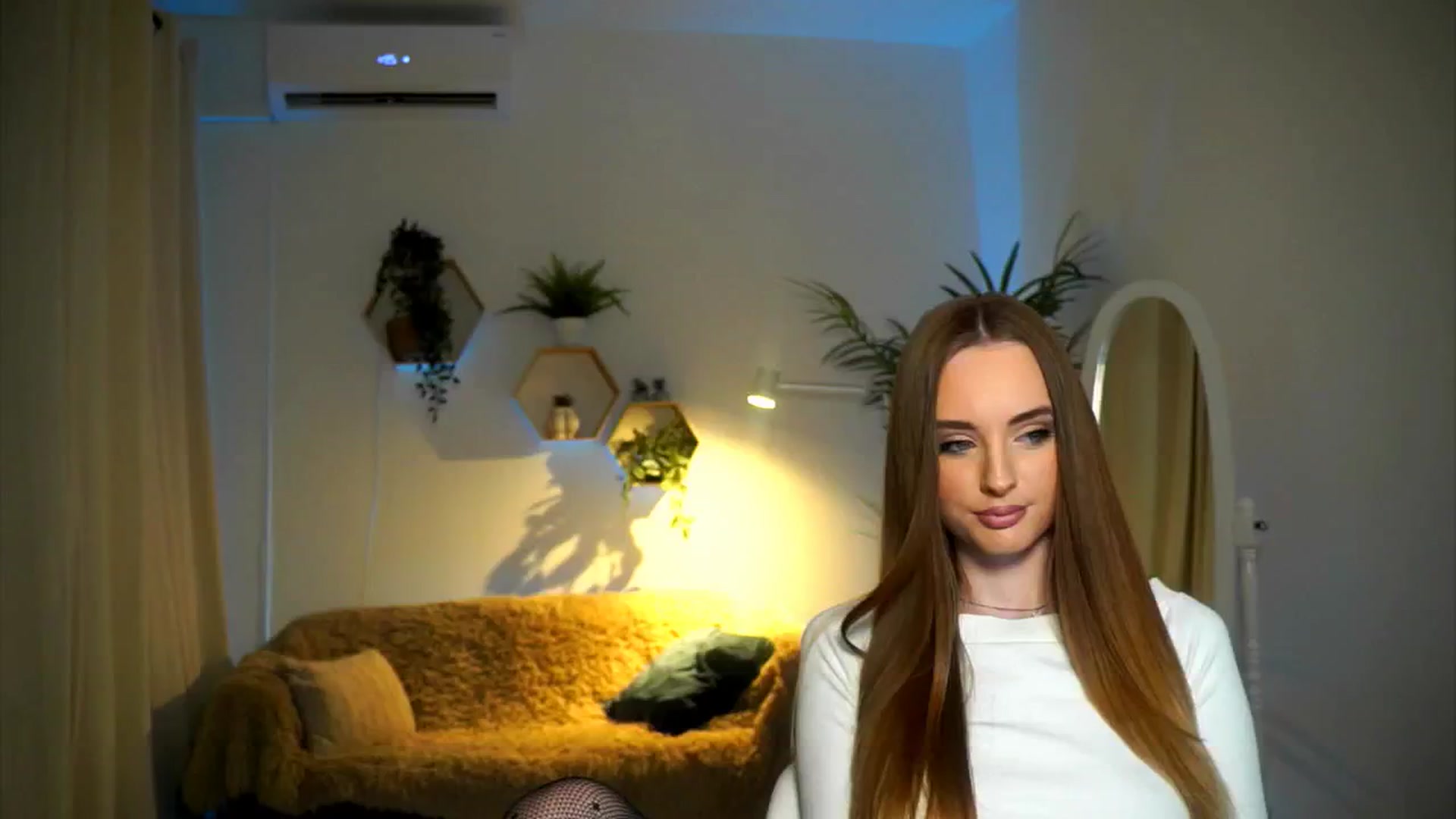 Gallery image thumbnail from petitegonwild's myfreecams stream on, 11/22/2024, 16:34 image 8 of 20