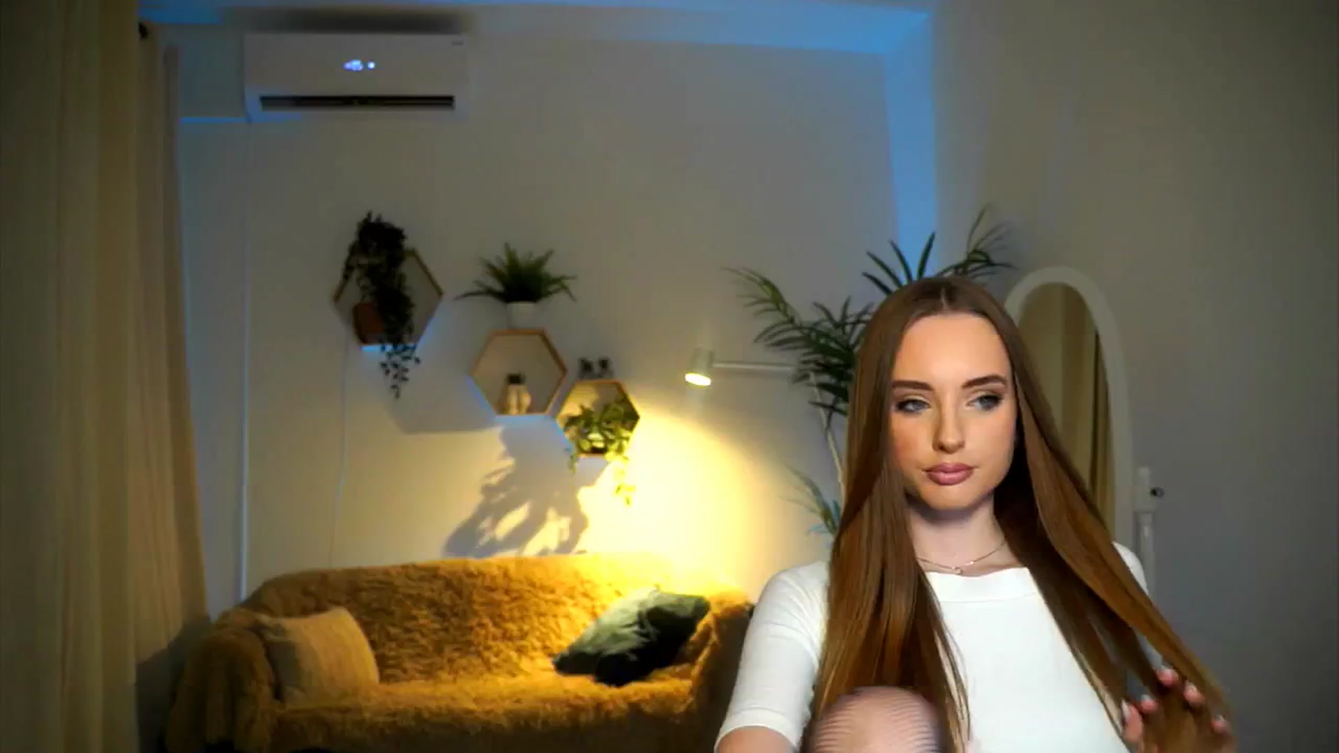 Gallery image thumbnail from petitegonwild's myfreecams stream on, 11/22/2024, 16:34 image 14 of 20