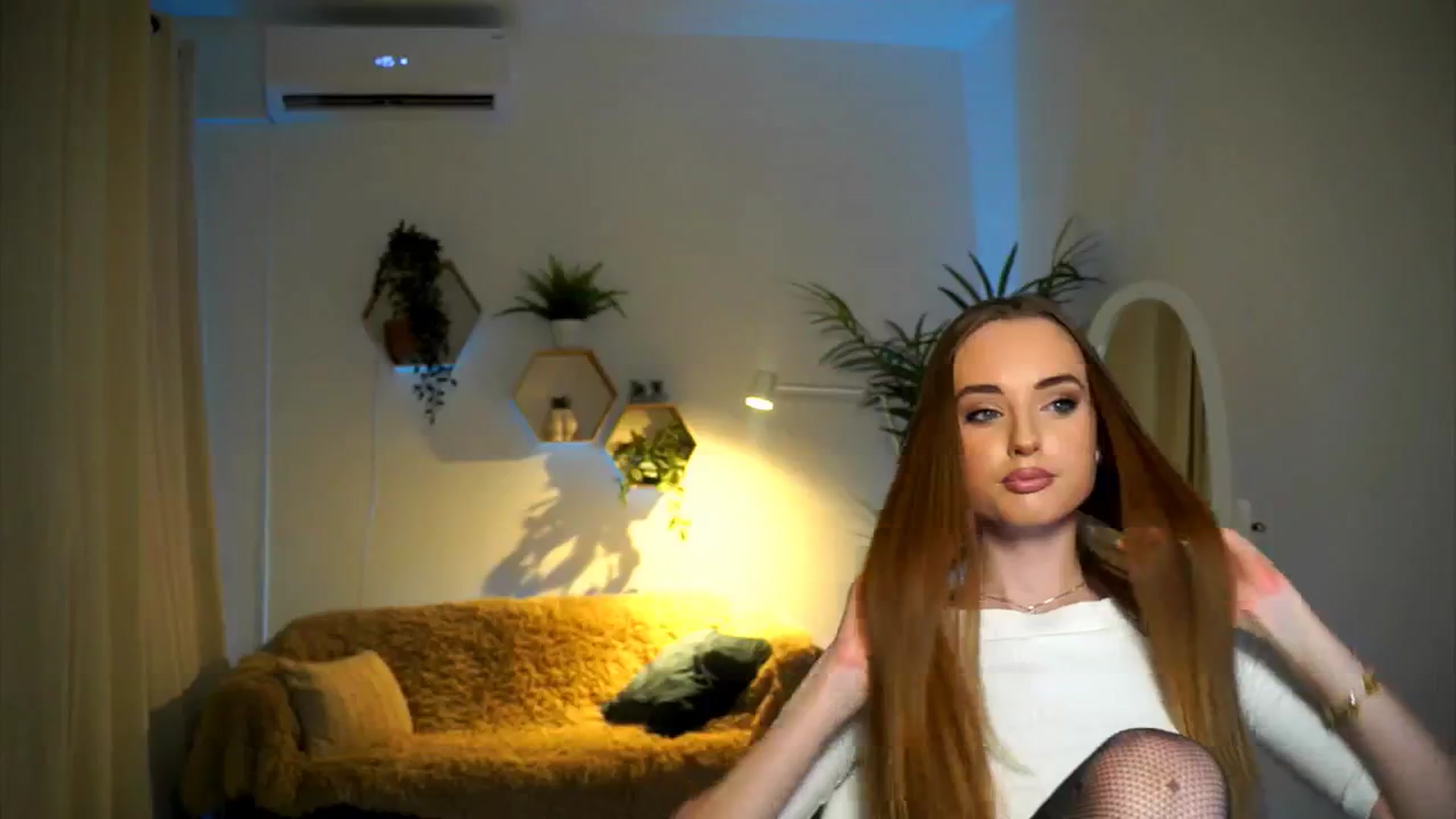 Gallery image thumbnail from petitegonwild's myfreecams stream on, 11/22/2024, 16:34 image 12 of 20
