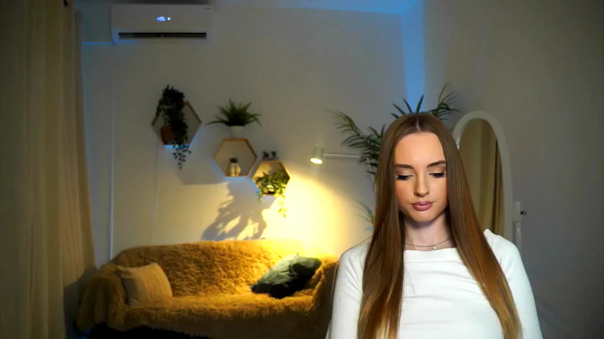 Gallery image thumbnail from petitegonwild's myfreecams stream on, 11/22/2024, 16:34 image 4 of 20