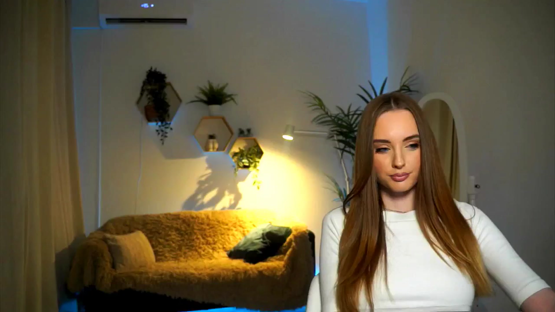 Gallery image thumbnail from petitegonwild's myfreecams stream on, 11/22/2024, 16:34 image 20 of 20