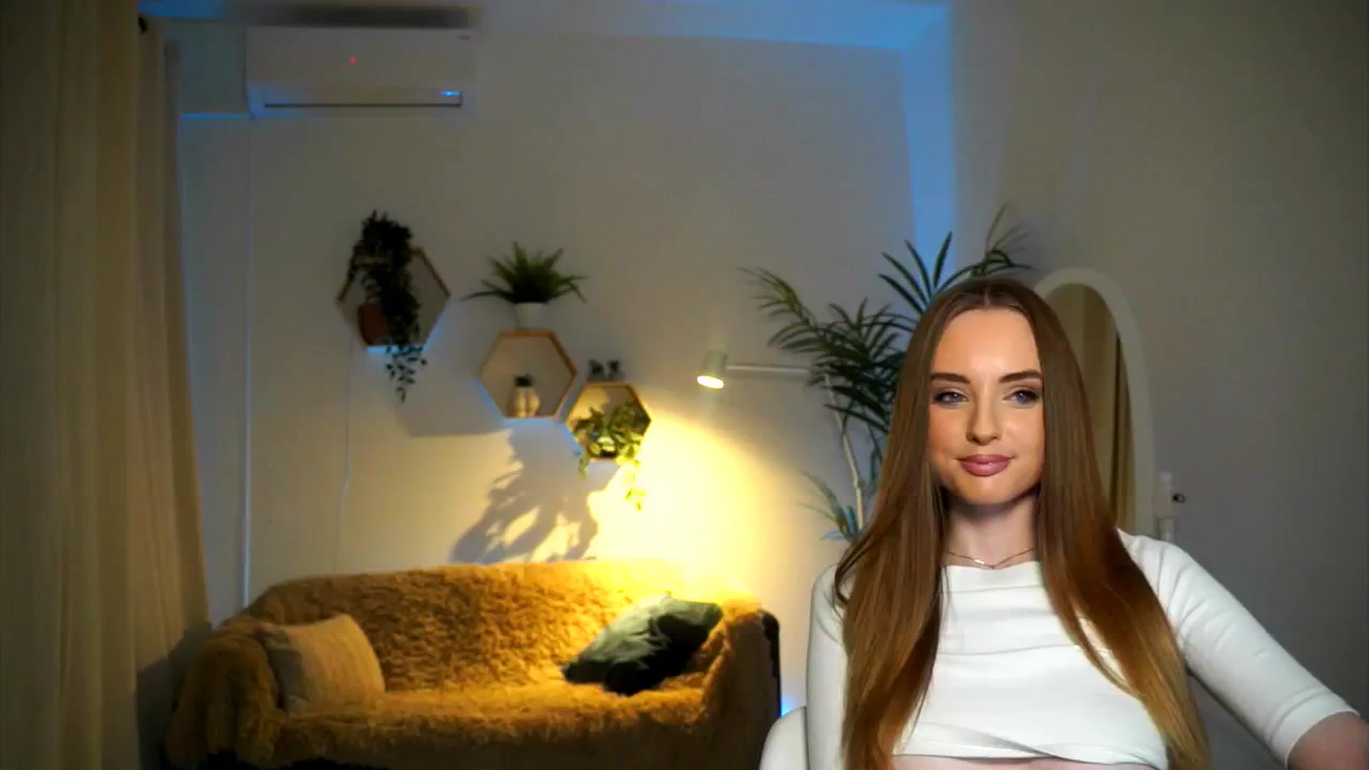 Gallery image thumbnail from petitegonwild's myfreecams stream on, 11/22/2024, 17:33 image 8 of 20