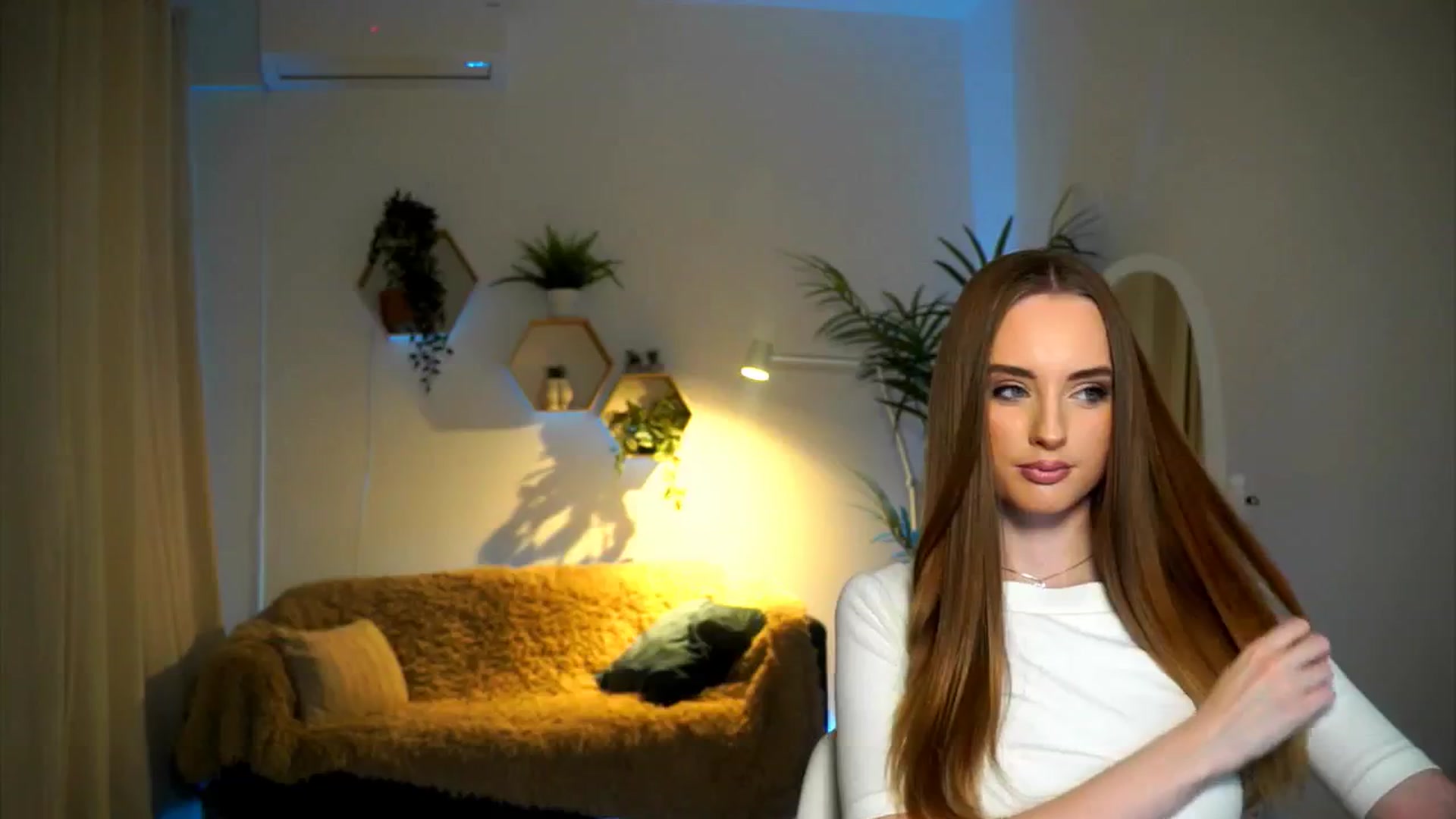 Gallery image thumbnail from petitegonwild's myfreecams stream on, 11/22/2024, 17:33 image 11 of 20