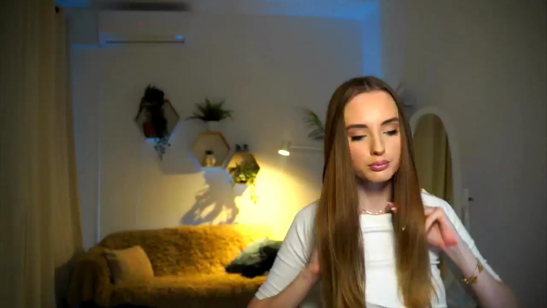 Gallery image thumbnail from petitegonwild's myfreecams stream on, 11/22/2024, 17:33 image 7 of 20