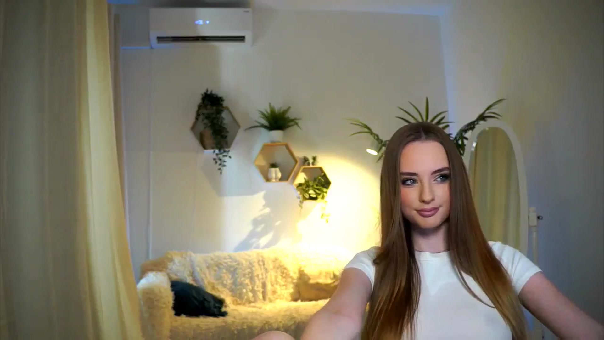 Gallery image thumbnail from petitegonwild's myfreecams stream on, 11/25/2024, 13:15 image 9 of 20